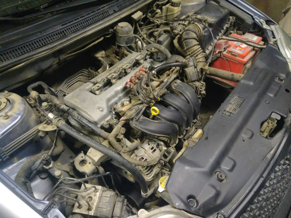 Замена масла, свечей и прокладку под крышку клапанов — Toyota Corolla ...