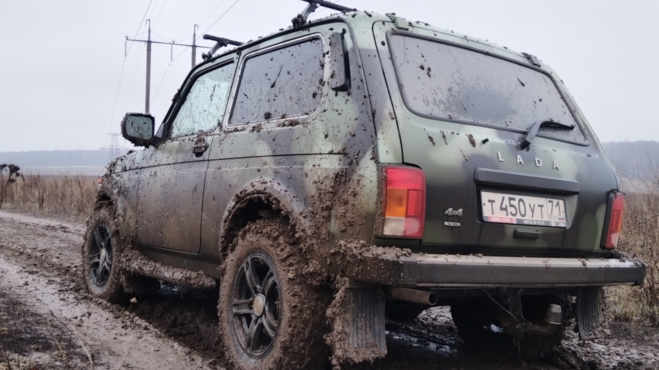 Lada 4x4 3D Джунгли в городе