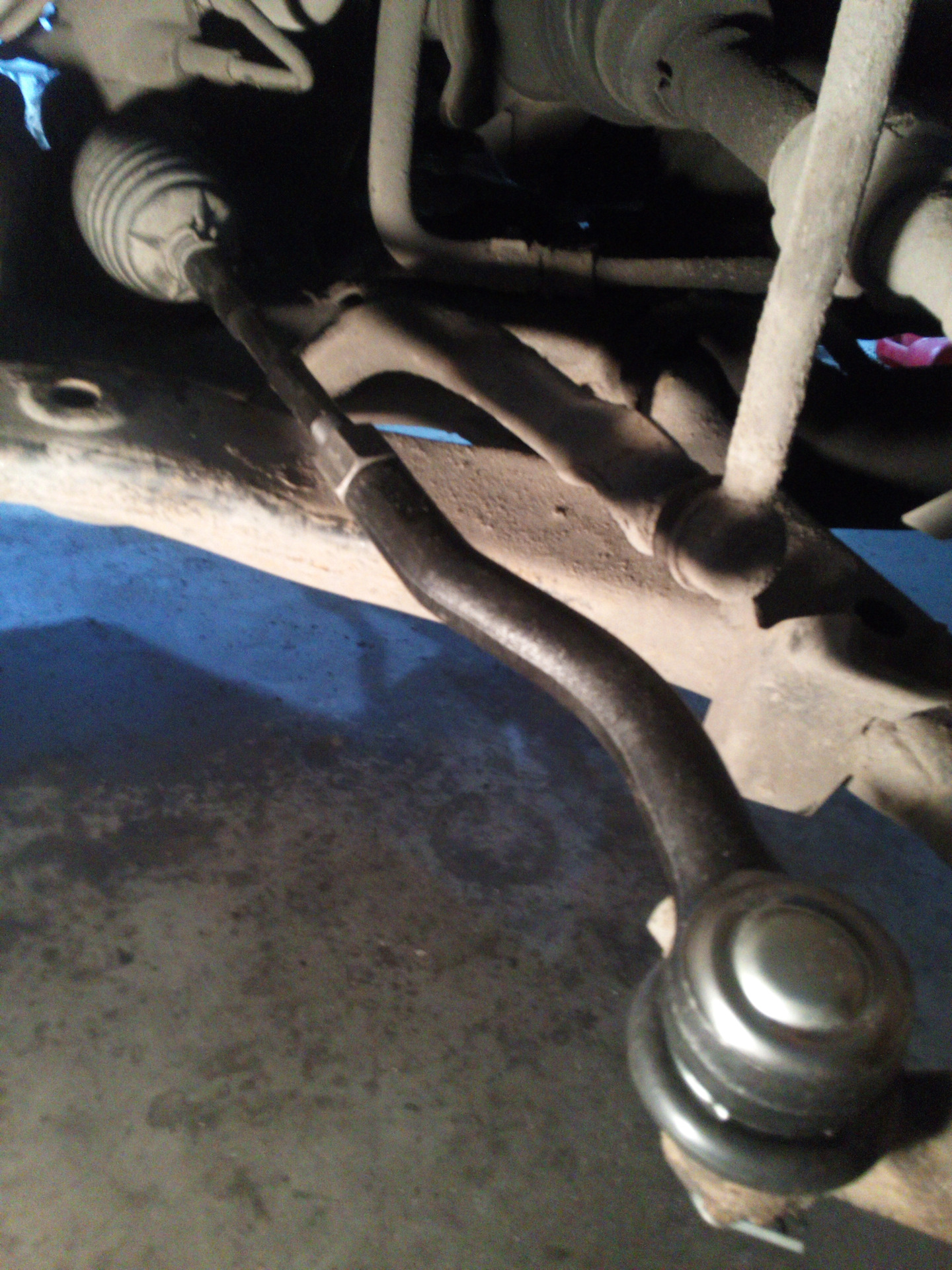 8. Замена наконечников рулевых тяг ниссан. Замена наконечников рулевых тяг ниссан. Наконечник рулевой nissan mistral. Стойка стабилизатора ниссан альмера н16.