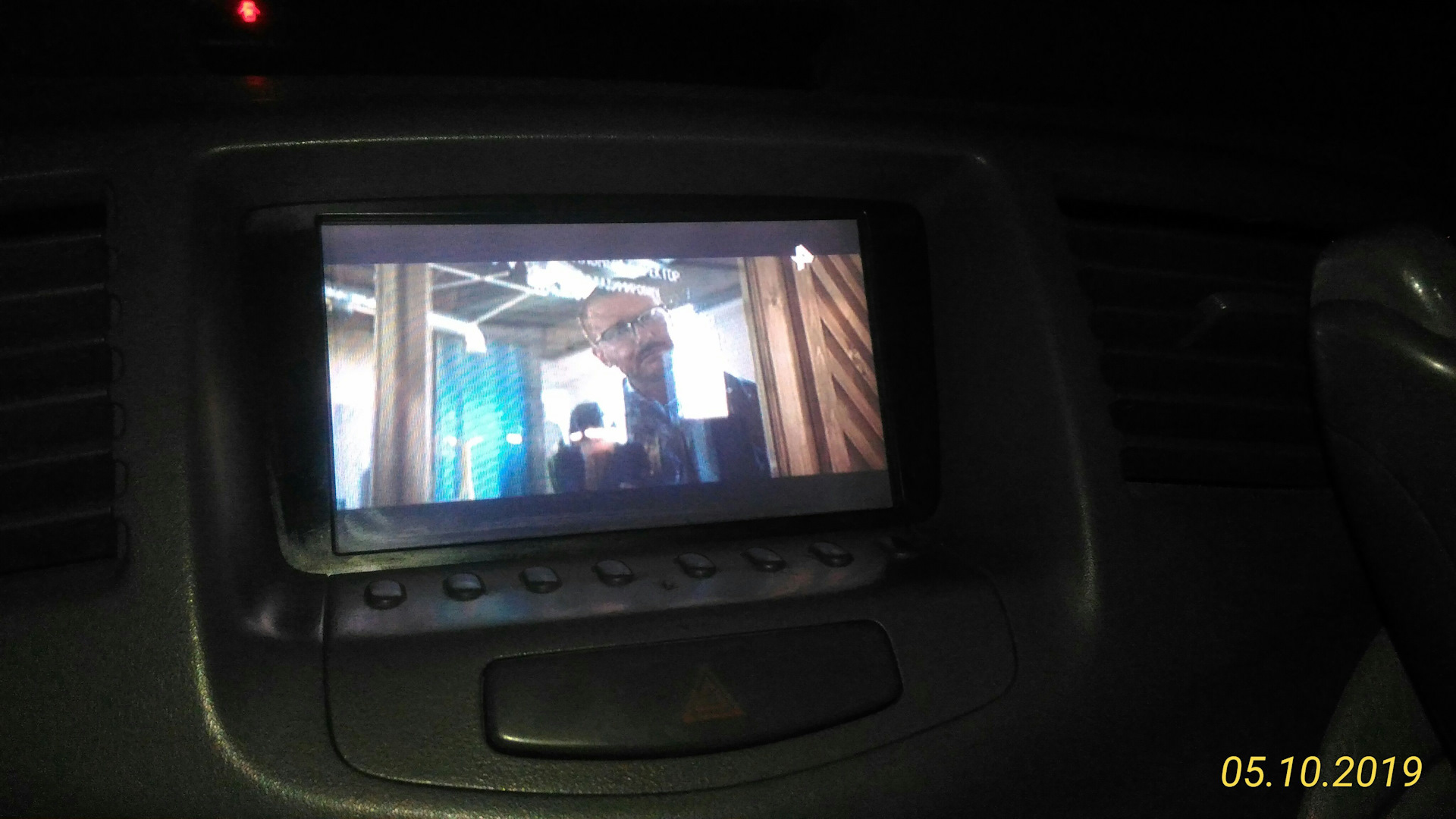 Не работает монитор магнитолы. Магнитола мистери 2 дин. 2 дин магнитофон 7010в. Панель монитора is250. Магнитола с экраном.