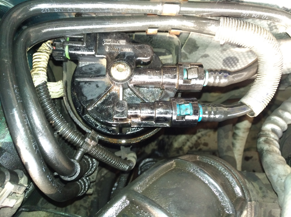 Видеообзор процедуры замены топливного фильтра в бензиновом двигателе Opel Vectra C