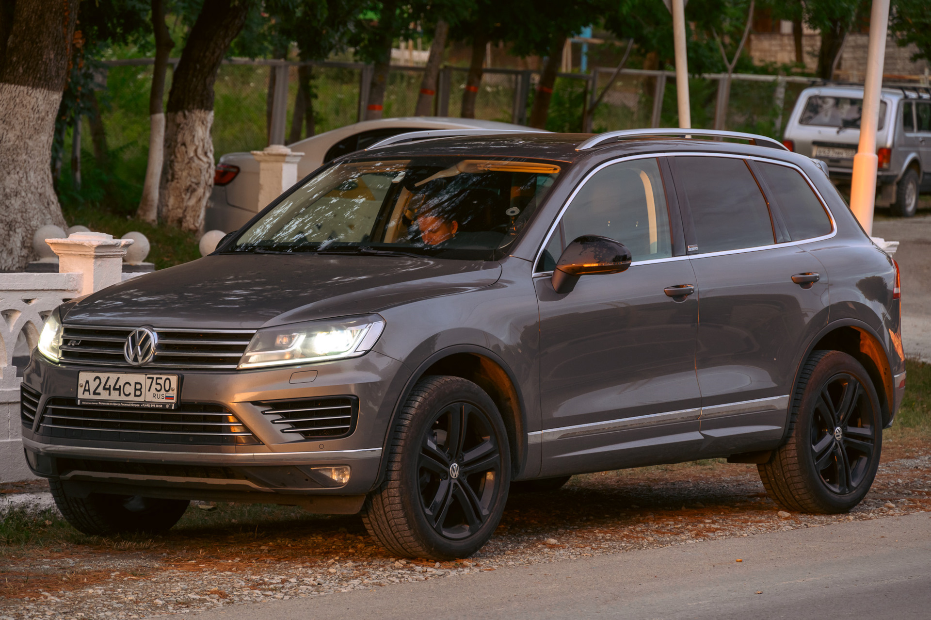 Touareg 2 оранжевый