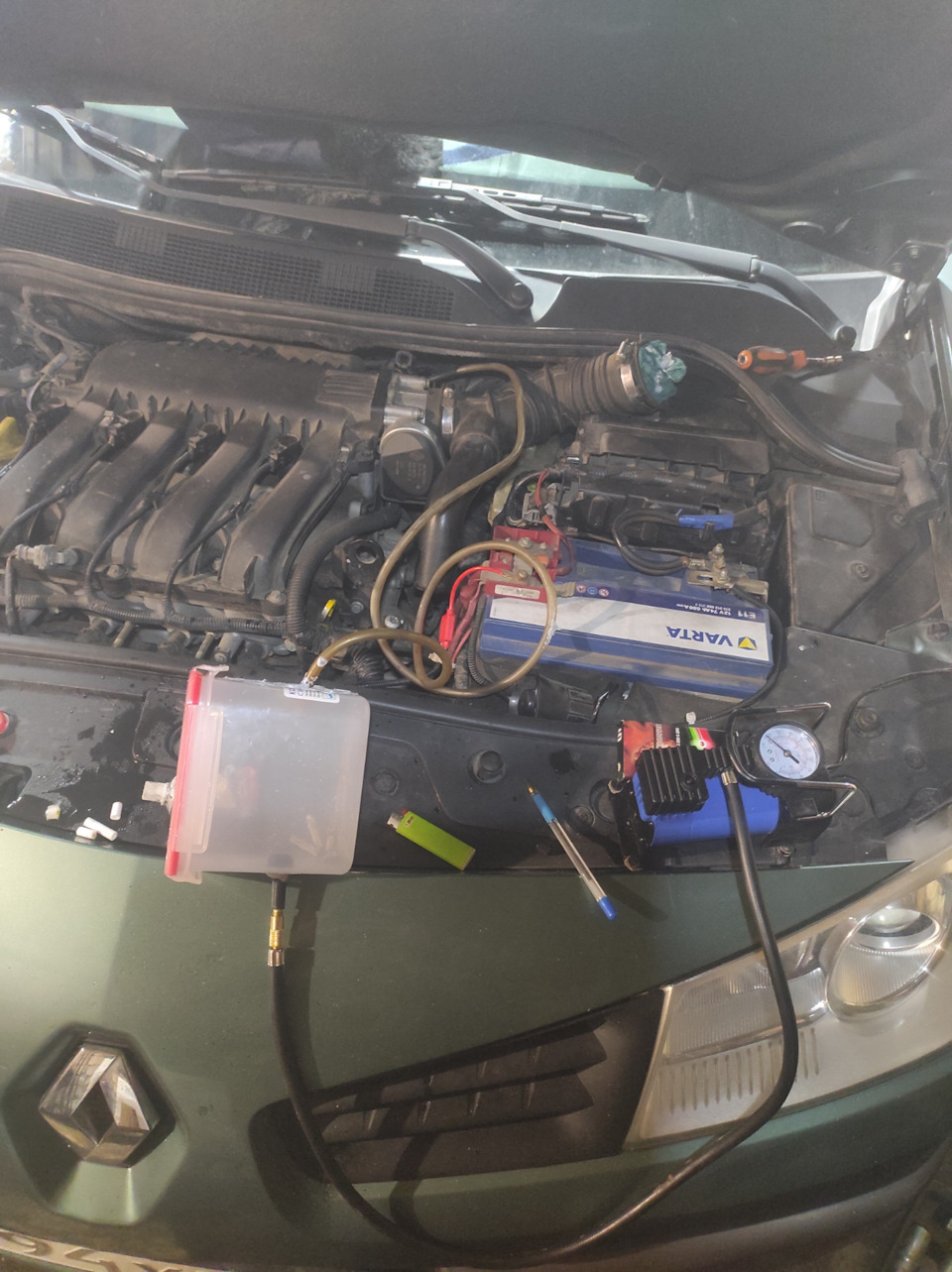 Подсос воздуха в впускном коллекторе — Renault Megane II, 2 л, 2006 ...