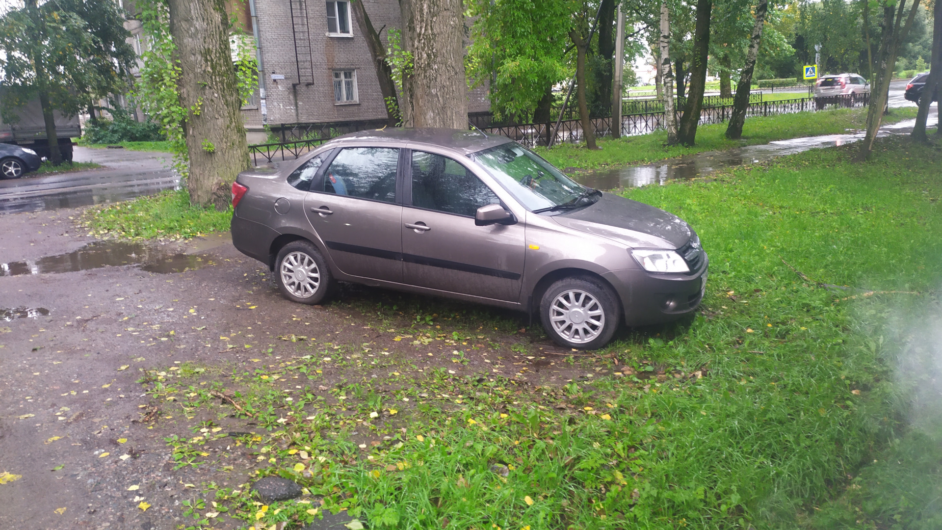 Lada Гранта 1.6 бензиновый 2013 | ведро с болтами))) на DRIVE2