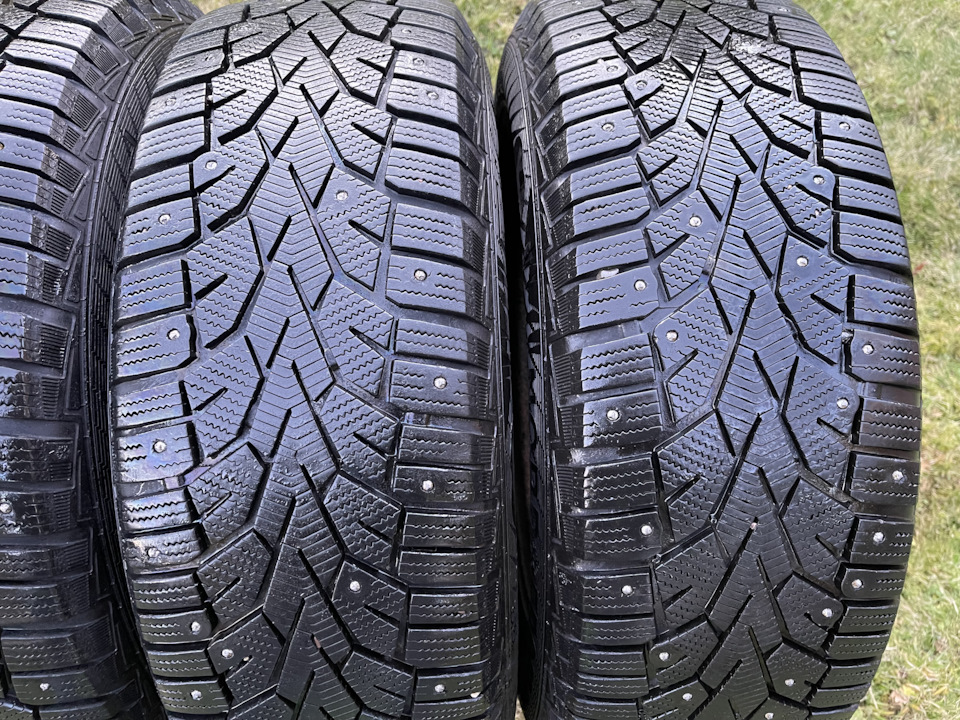 Шины зимние шипованные Gislaved 215/65 R16, штампованные диски 16 на ...