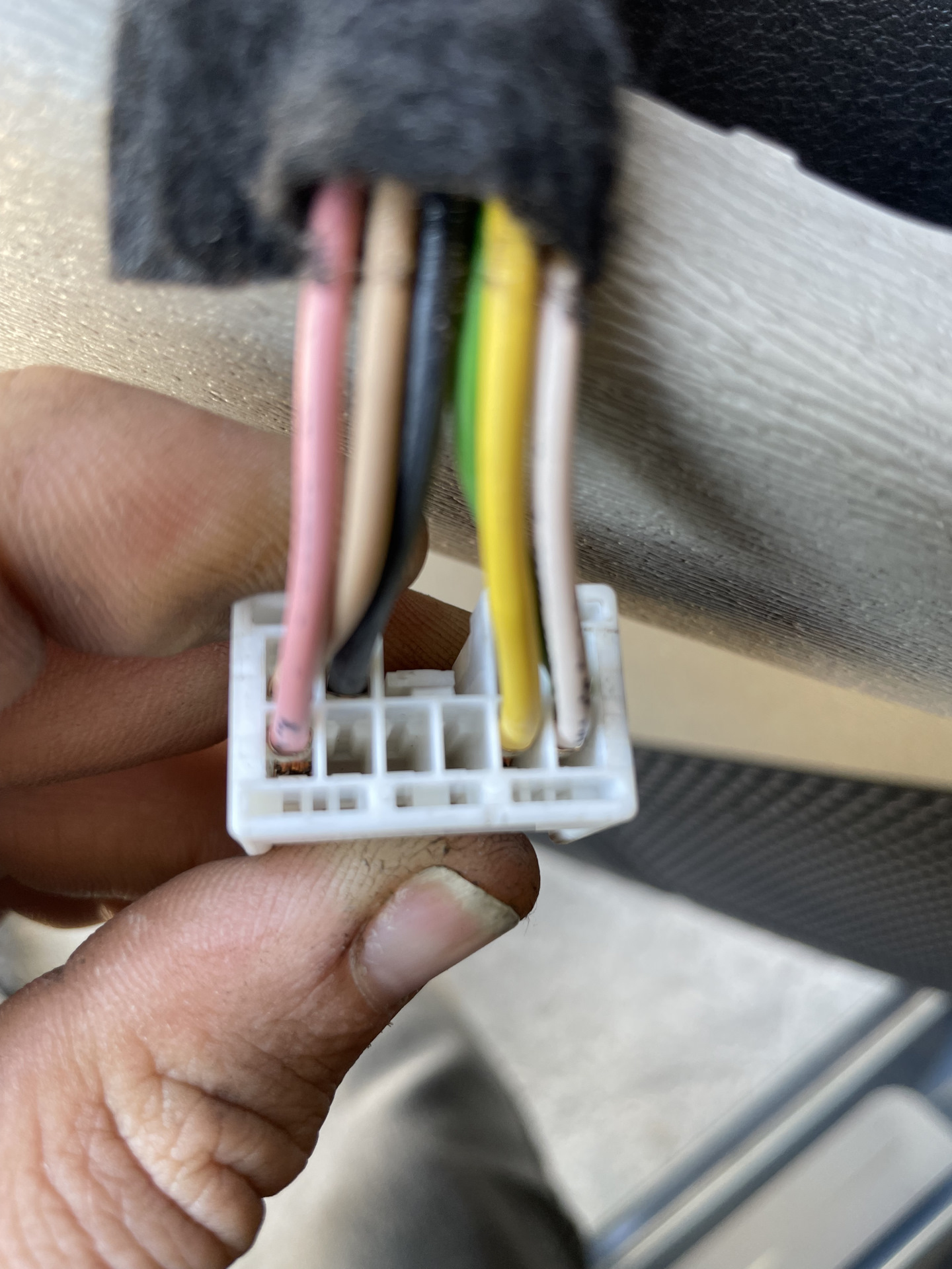 Подсветка кнопок стеклоподъемника — Dacia Lodgy, 1,6 л, 2014 года ...