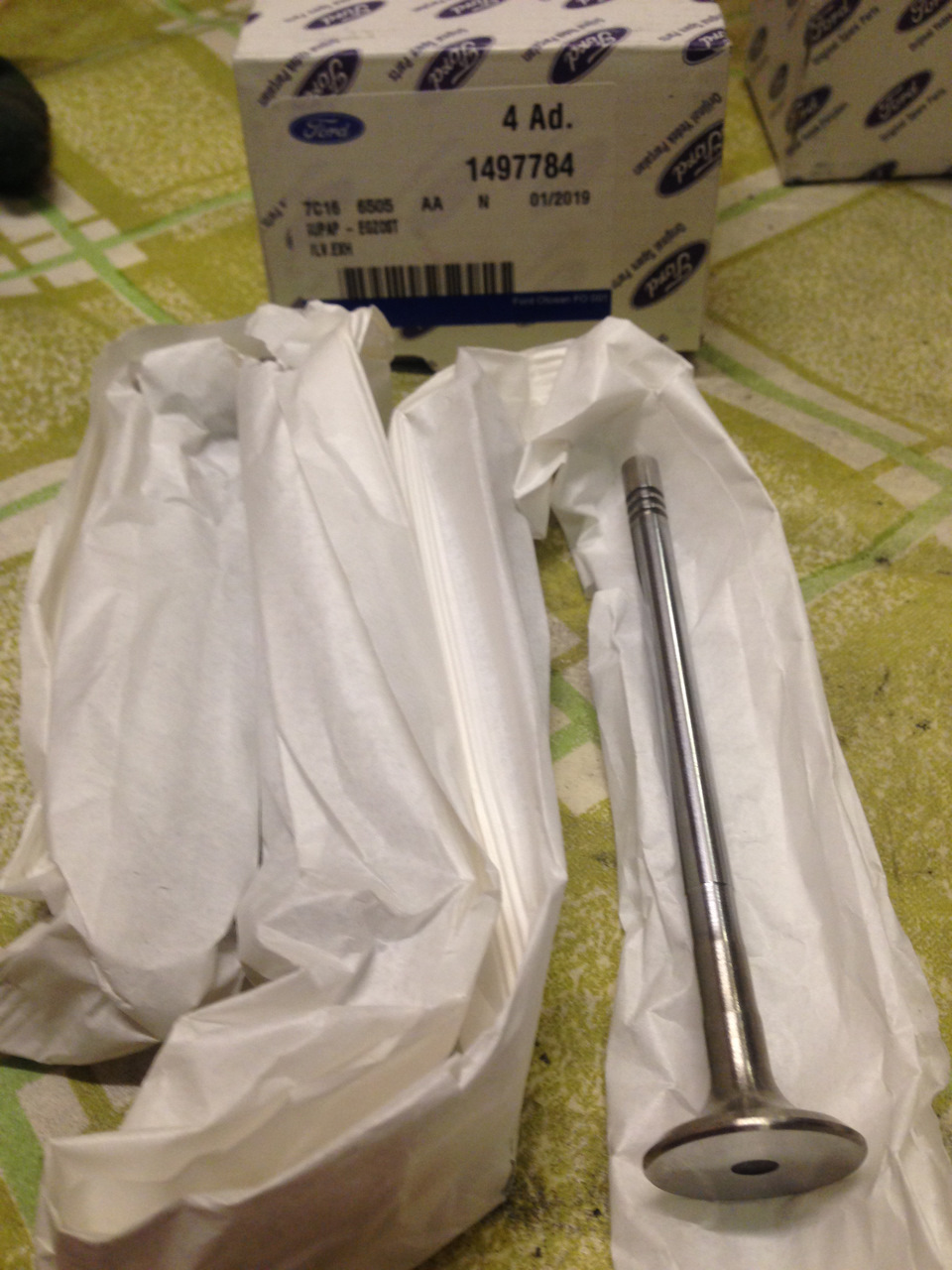 замена впускных и выпускных клапанов — Ford Transit (7G), 2,2 л, 2013 ...