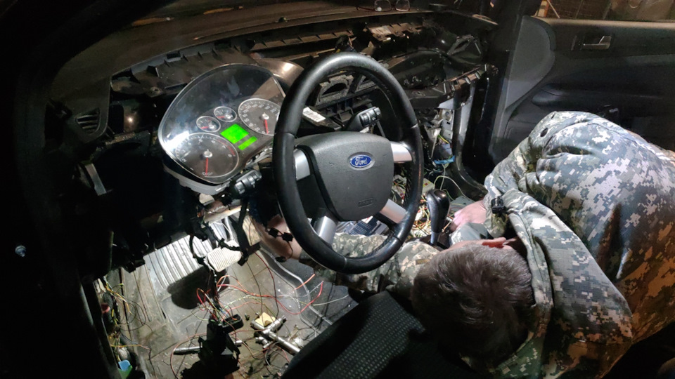 Установка климата и электрофена — Ford Focus Sedan II, 2 л, 2005 года ...