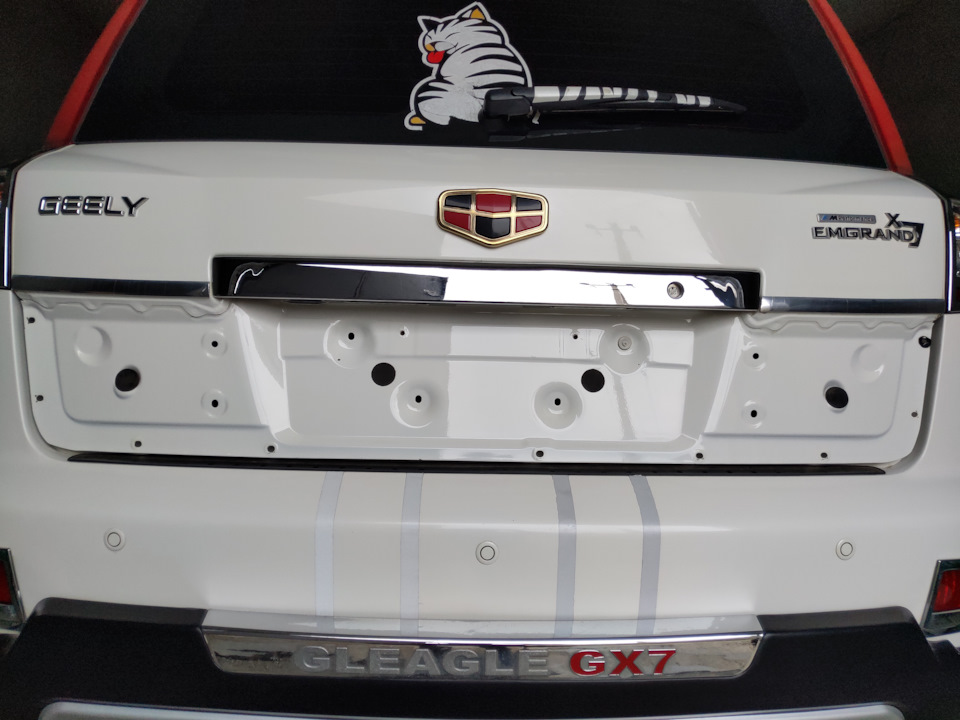 6. Отмыл место под пластиковой накладкой, порадовало, что рыжиков не было. — Geely Emgrand X7