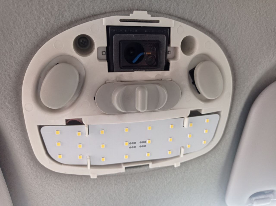 Замена лампочек плафона салона на светодиодный модуль. — Lada Гранта ...