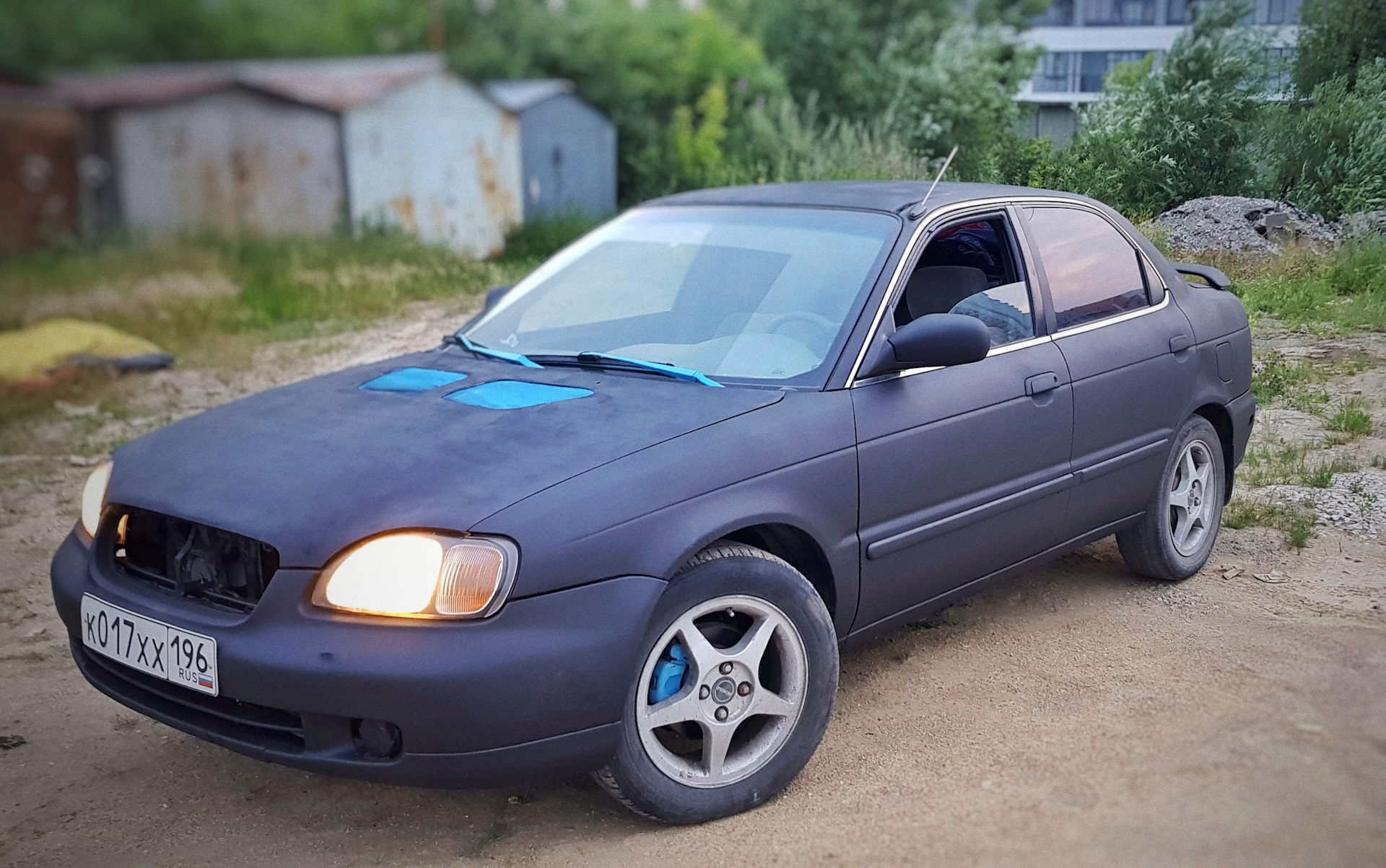 Эстим отзывы. Suzuki esteem 1999. Сузуки Эстим 1.3 1998. Esteem машина. Синяя Сузуки Эстим.