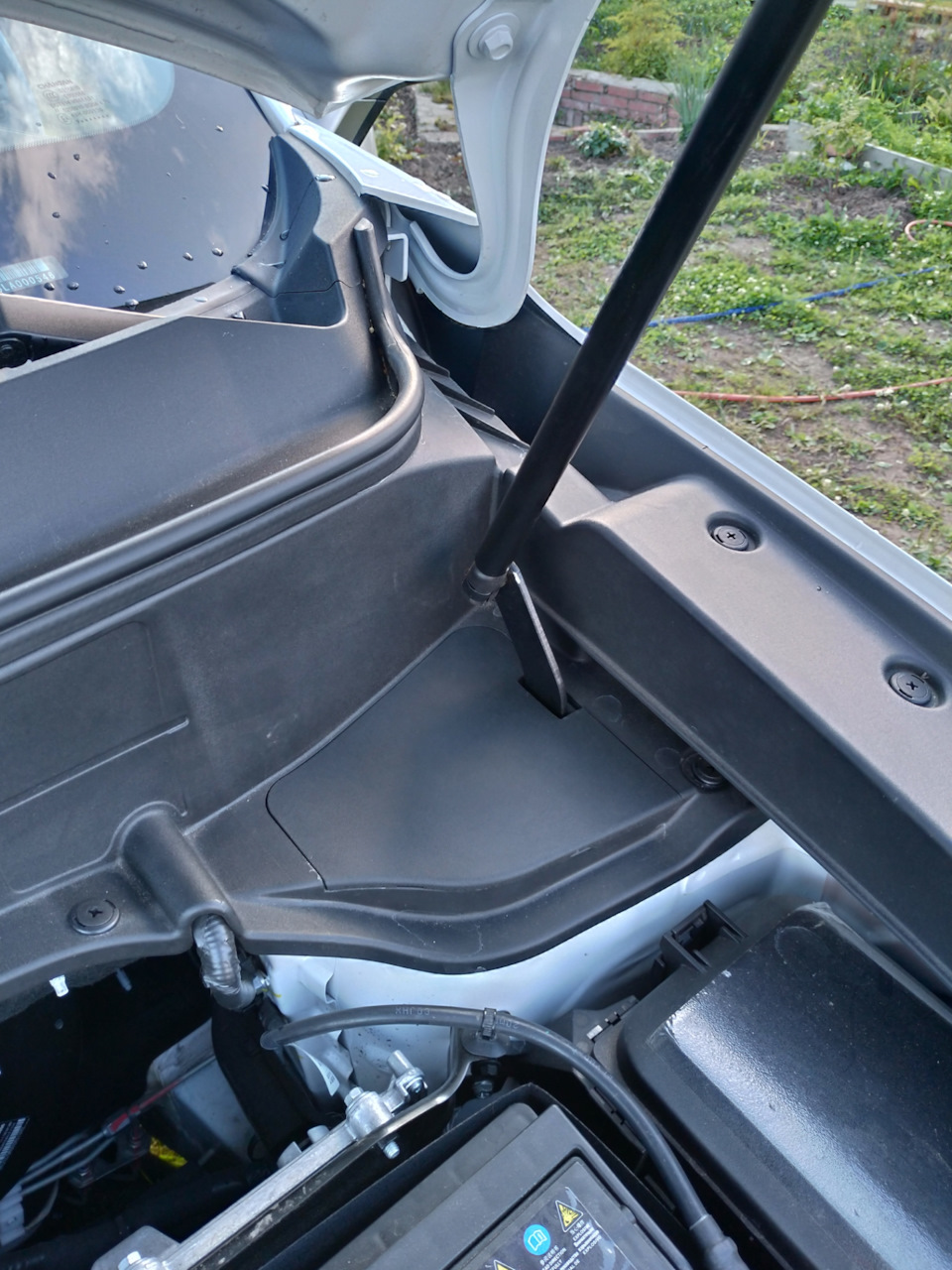 Пневмоупоры капота — Changan CS35 Plus, 1,6 л, 2020 года | аксессуары ...