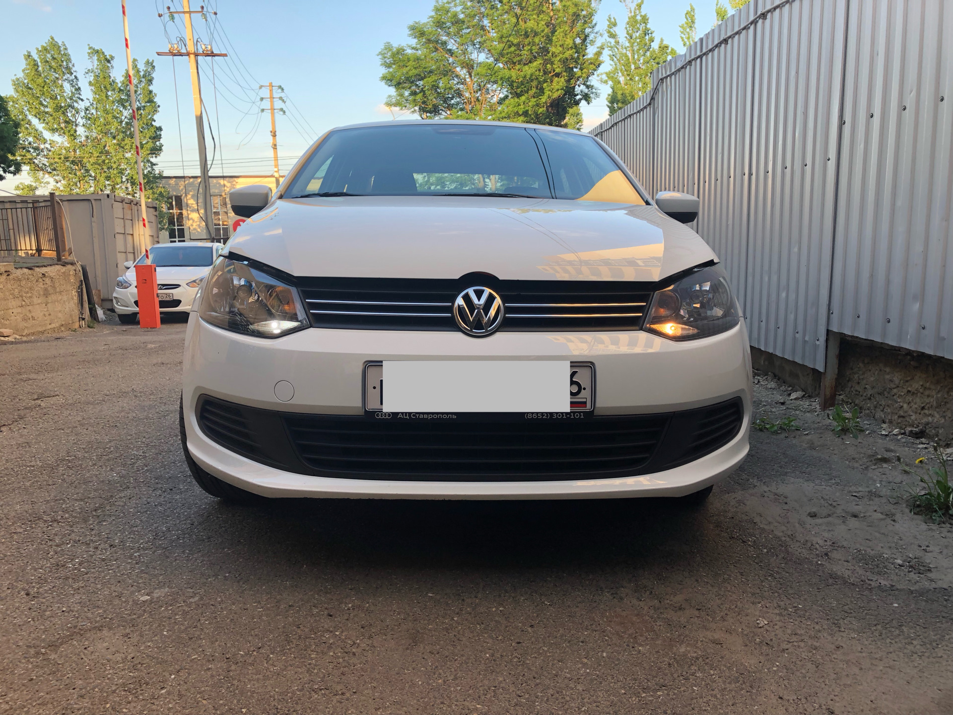 Поменял лампочки в габаритах на LED — Volkswagen Polo Sedan, 1,6 л ...