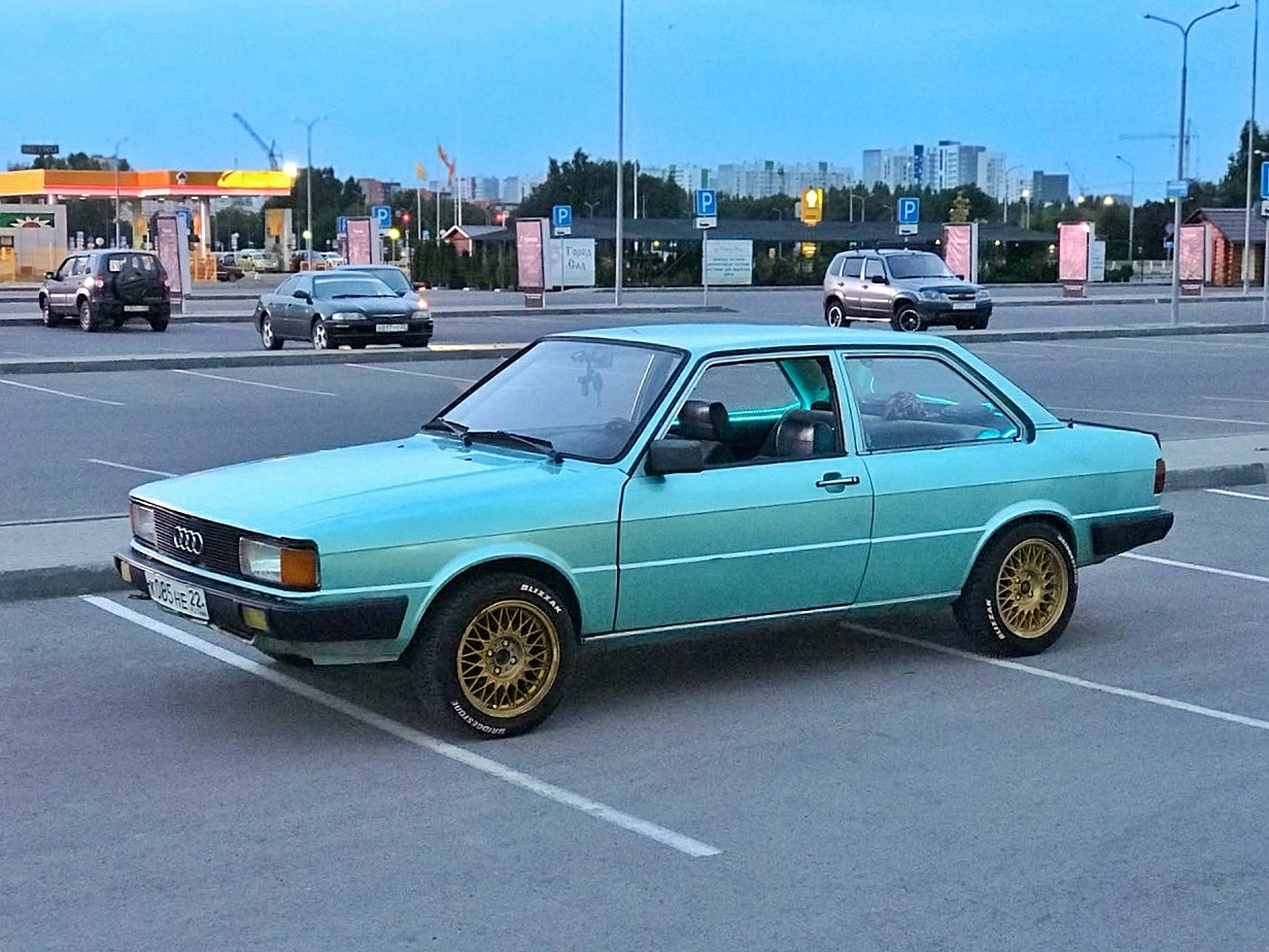 Два 80. Audi 80 b2 2 Door sedan. Audi 80 2 Door sedan. Ауди 80 b2. Audi 80 b2 бирюза.