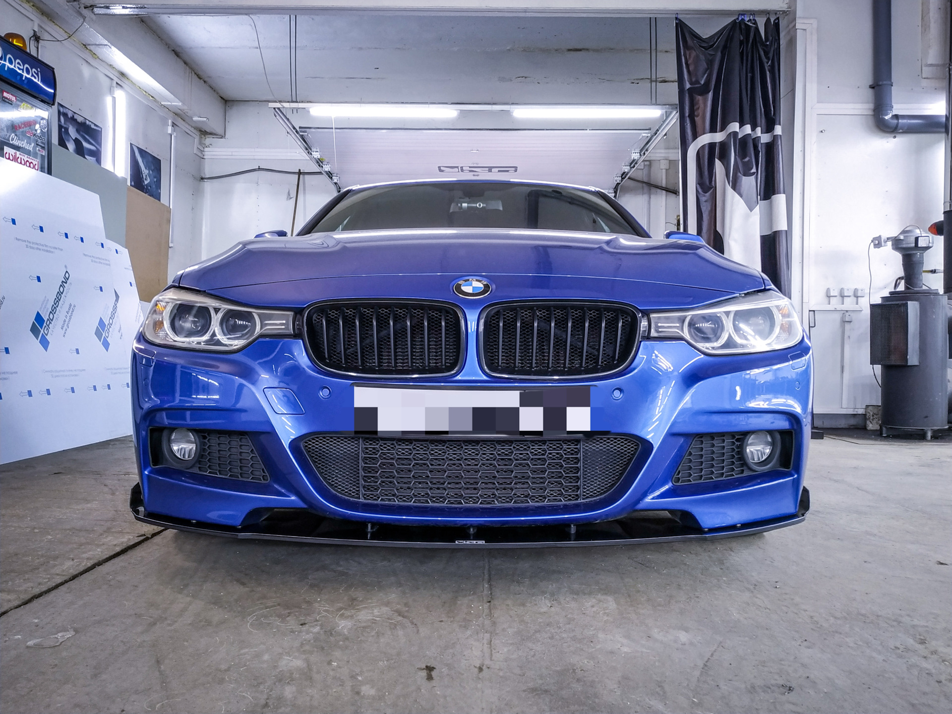 BMW f30 розовая