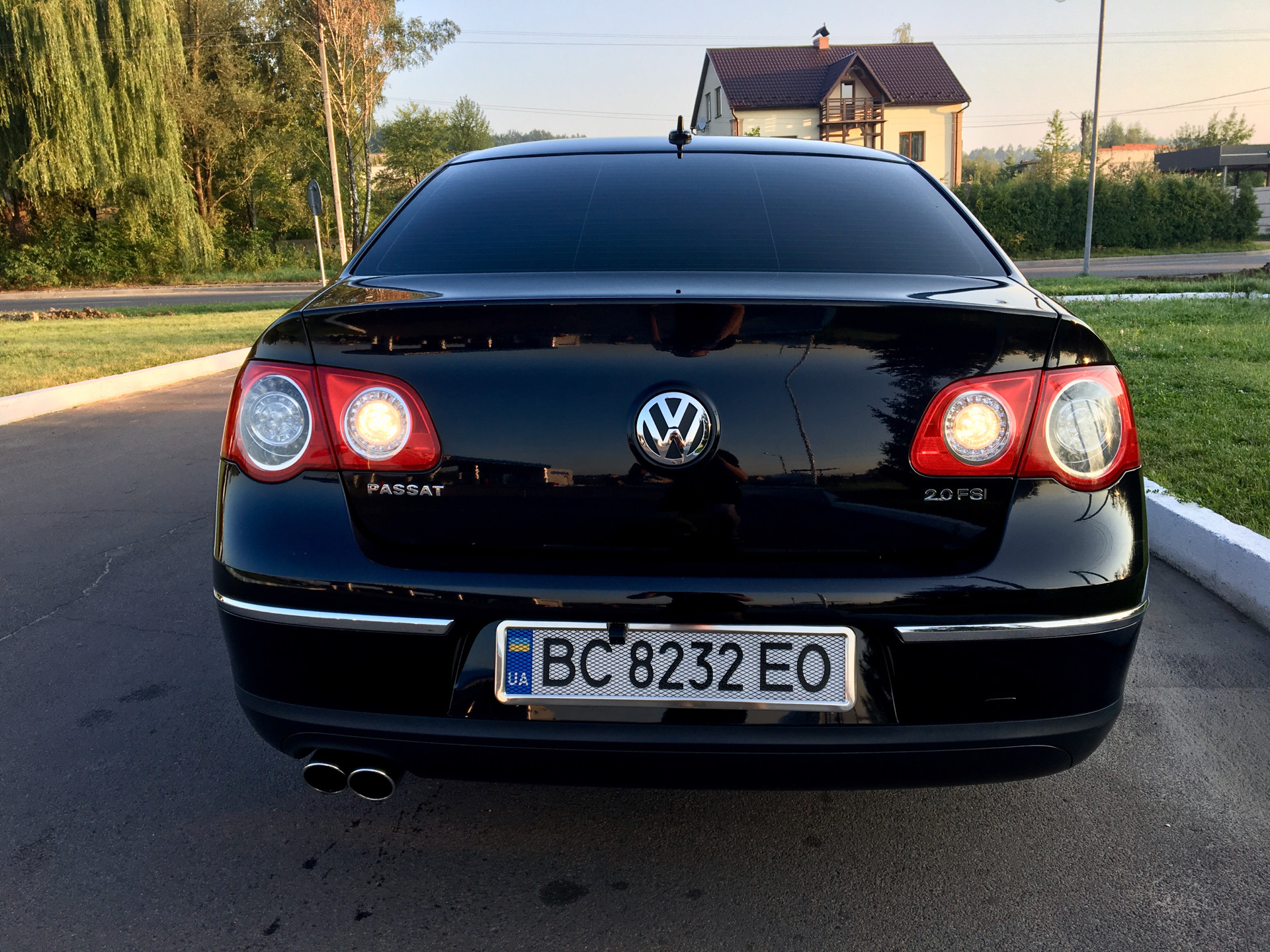 Пассат на ходу. Пассат 2008 сзади. Volkswagen Passat b6 сзади. Фонари Пассат б6.