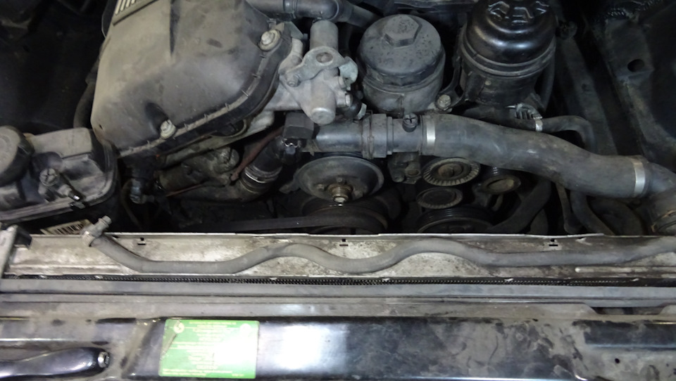 Порвался приводной ремень. — BMW 7 series (E38), 2,8 л, 1999 года ...