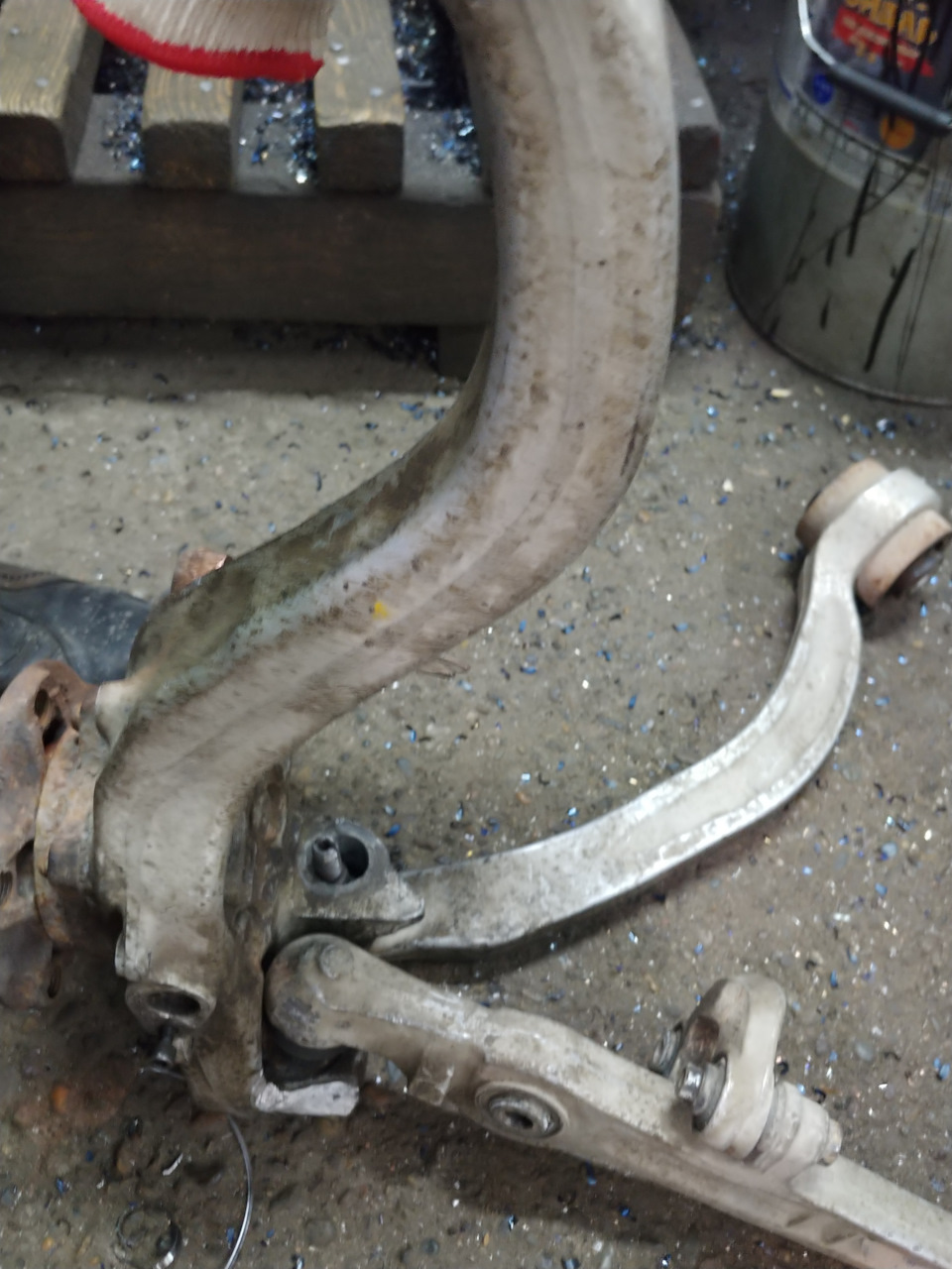 Замена втулок поворотного кулака, правый перед. — Audi A4 Avant (B6), 2 ...