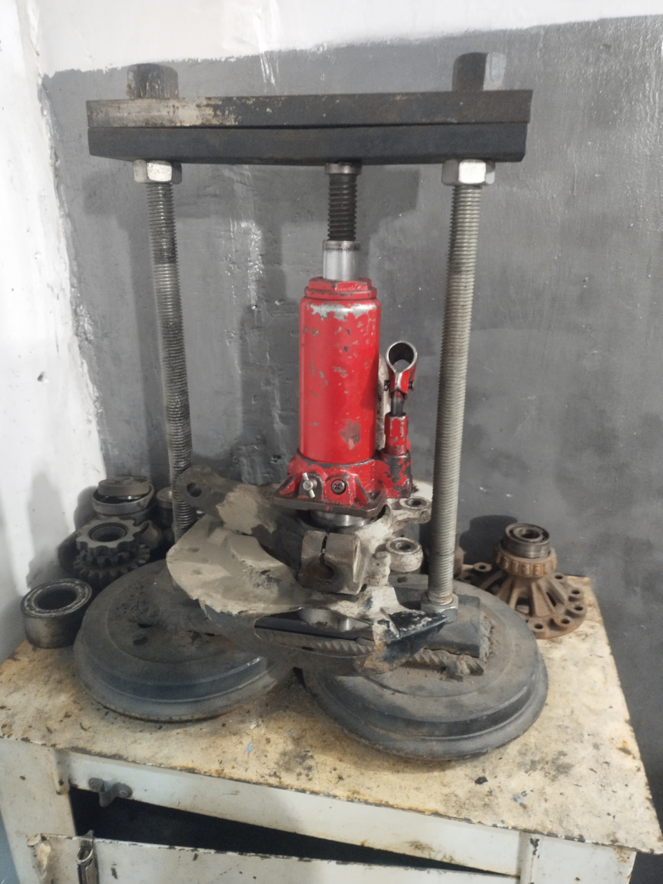 И на пресс. — Mazda 3 (1G) BK