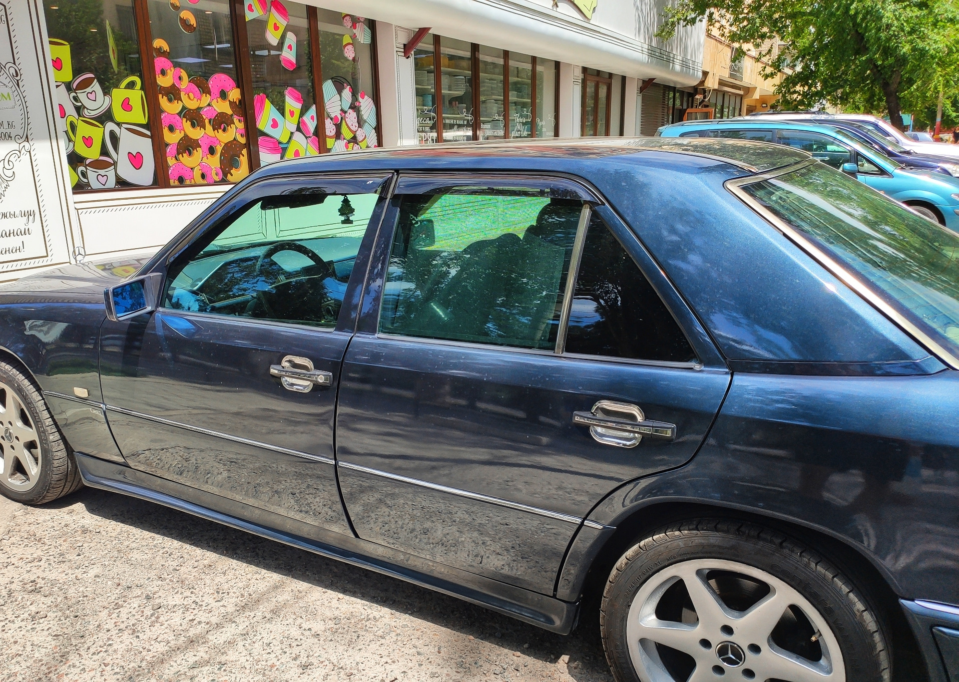 Шторки вместо тонировки — Mercedes-Benz E-class (W124), 3,2 л, 1994 ...
