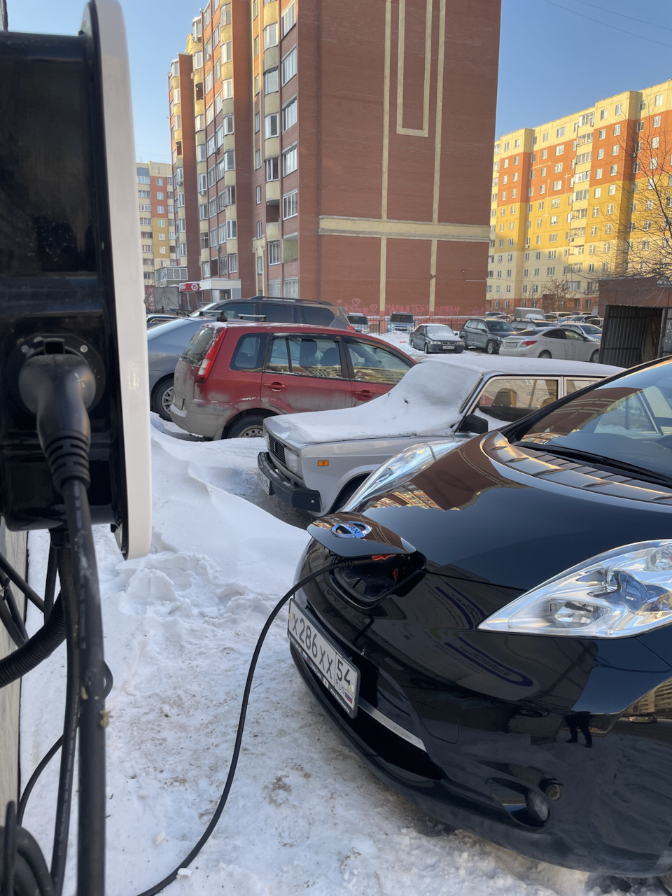 11 Зарядная станция во дворе дома — Nissan Leaf (1G), 2015 года |  наблюдение | DRIVE2