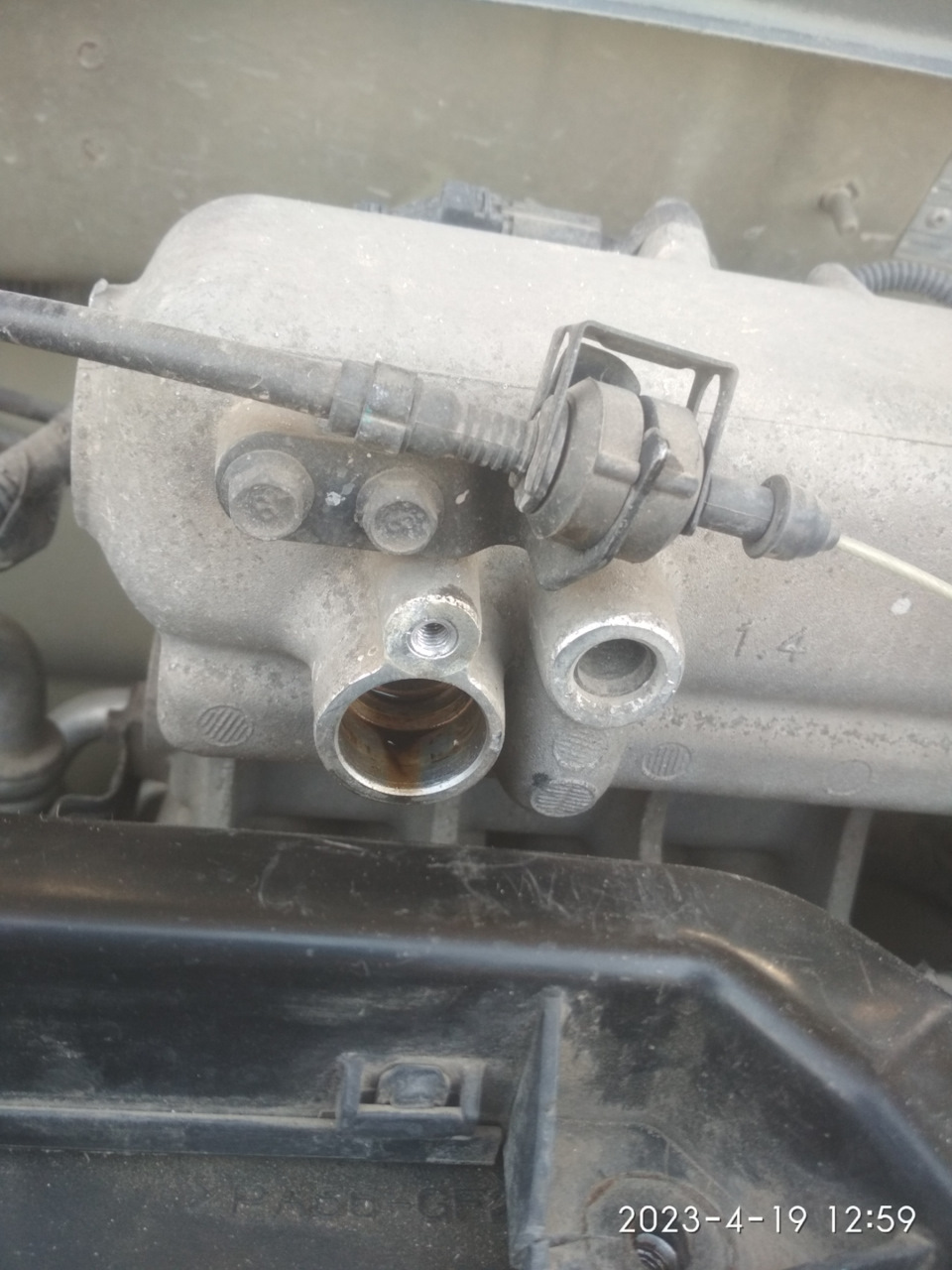 Масло во впускном коллекторе — KIA Rio (2G), 1,4 л, 2010 года ...