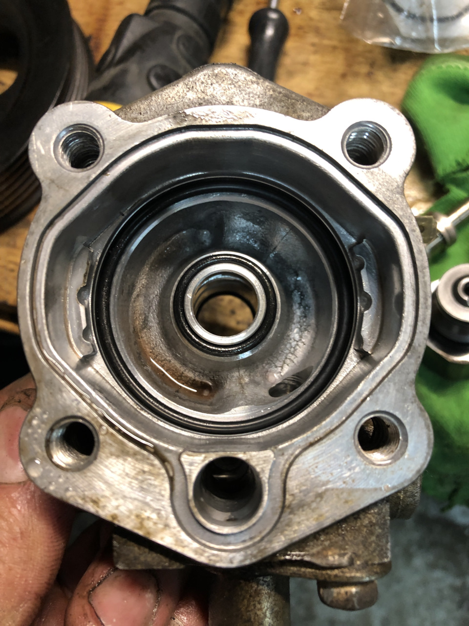 Замена помпы паджеро спорт