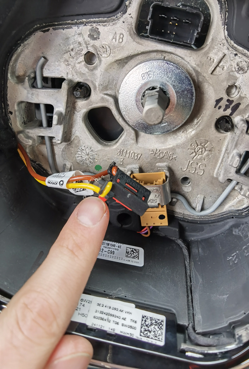 6 — Skoda Rapid (2G). Запчасти на фото: 5E3419093AK