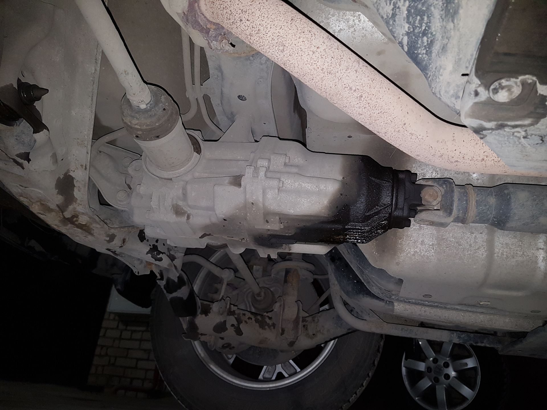 Редуктора хонда срв. Honda Legend 2007 сальник заднего редуктора. Сальник заднего редуктора Хонда СРВ 4. Сальникп ривода Honda CRV 4. Заднего редуктора Honda CRV 4 2014.