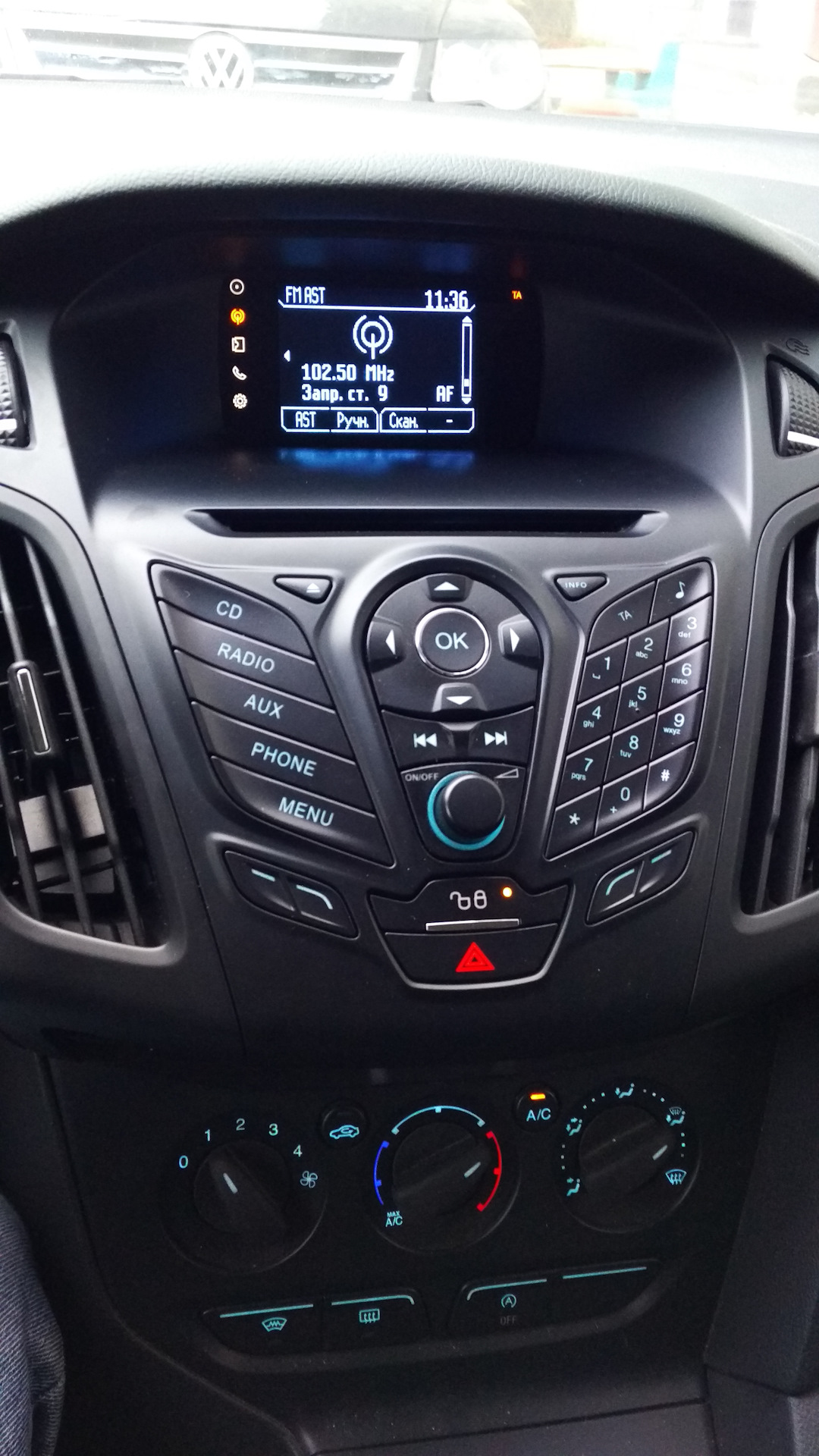 Магнитола форд фокус 3 хэтчбек. Штатная магнитола с блютузом 2018 года хэтчбек 3 комплектации. Магнитолы фф3 хэтчбек 2011. Автомагнитола ford focus 3. Штатная магнитола форд фокус 3 2013.