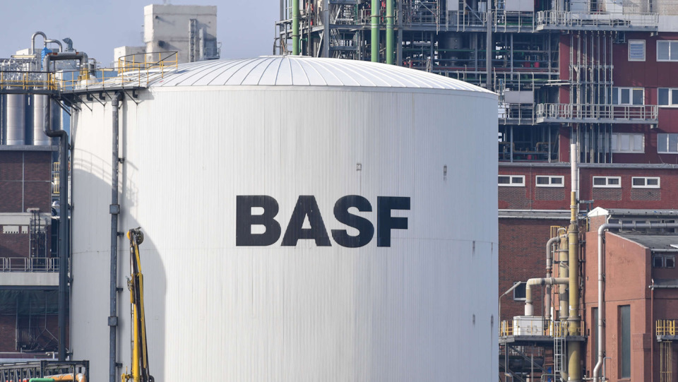 Компания basf. Завод BASF В Германии. BASF химические компании. Химический концерн БАСФ. BASF химические компании Германии.