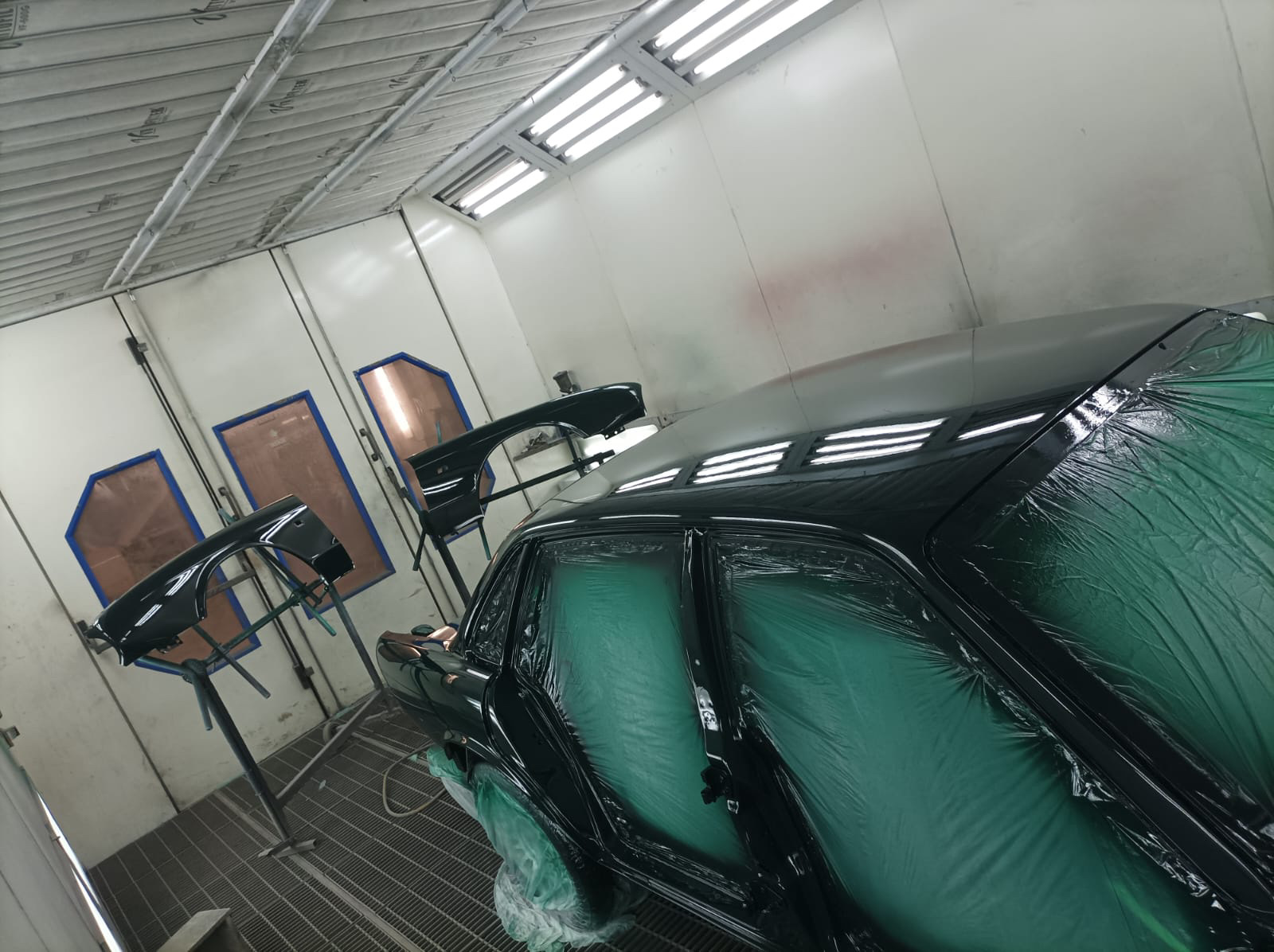 Ягуар готовится к сборке. — Jaguar XJR (X306/X308), 4 л, 1996 года ...