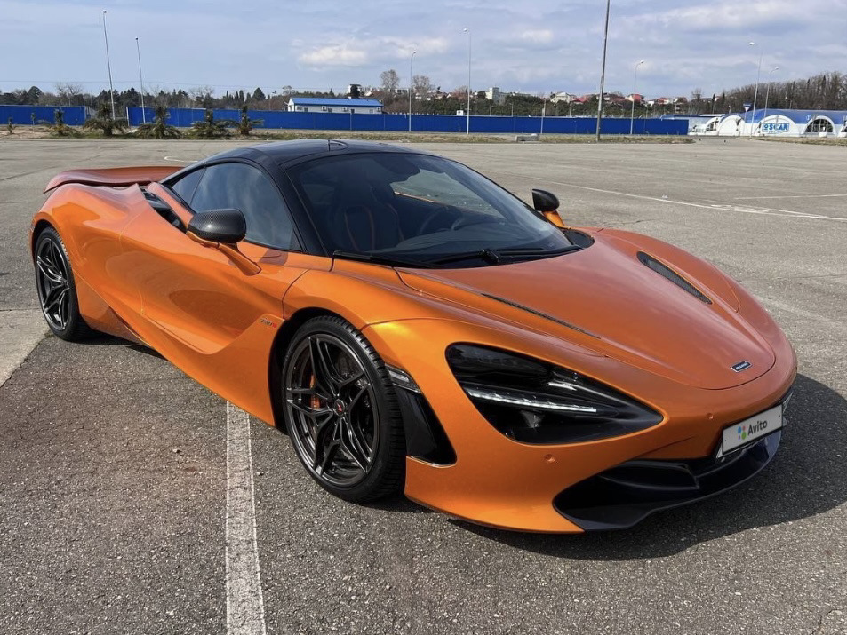 Макларен 720s со спойлером