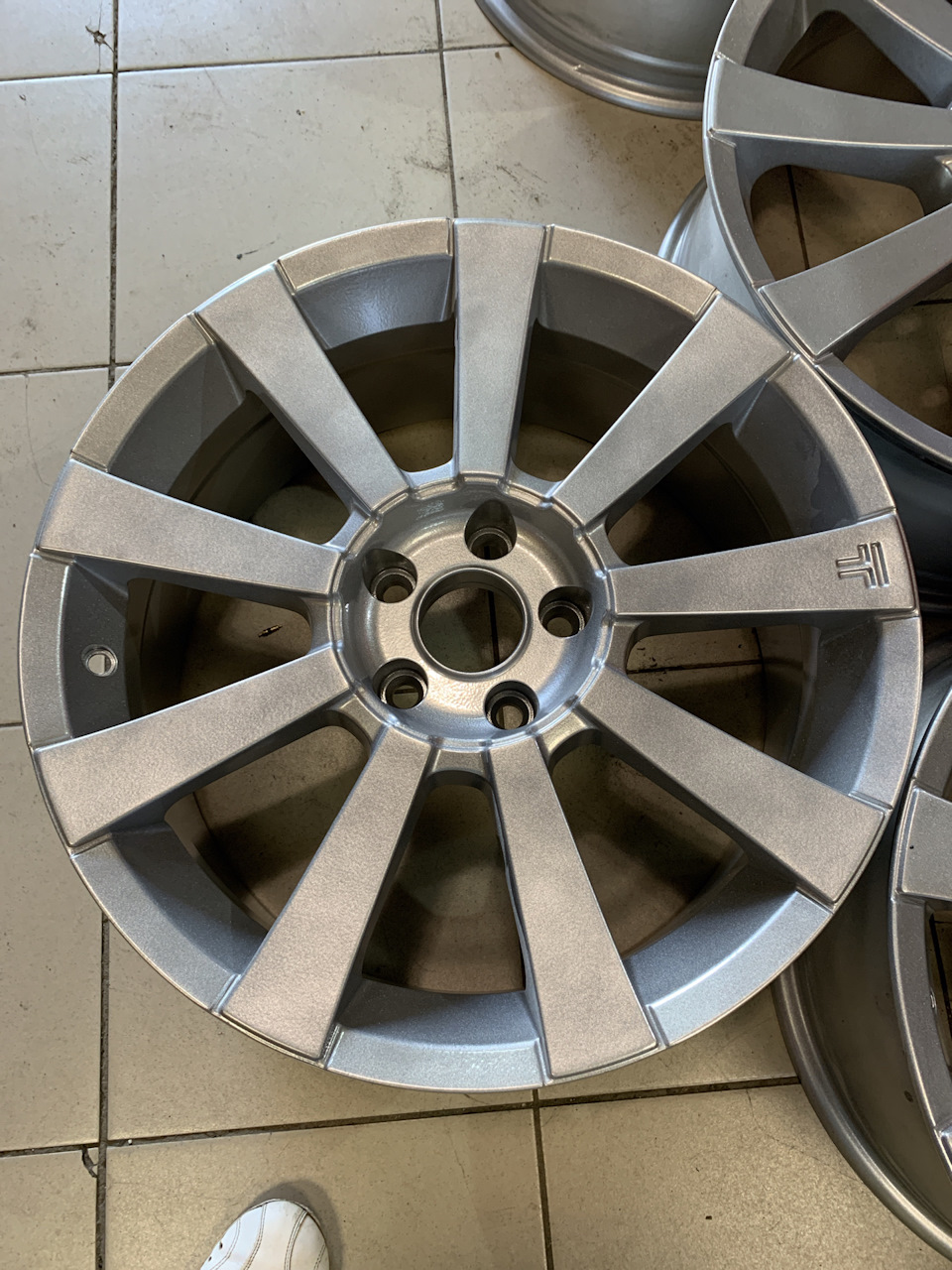 Примерка новых дисков R18 8j и первый опыт замена датчиков давления в ...