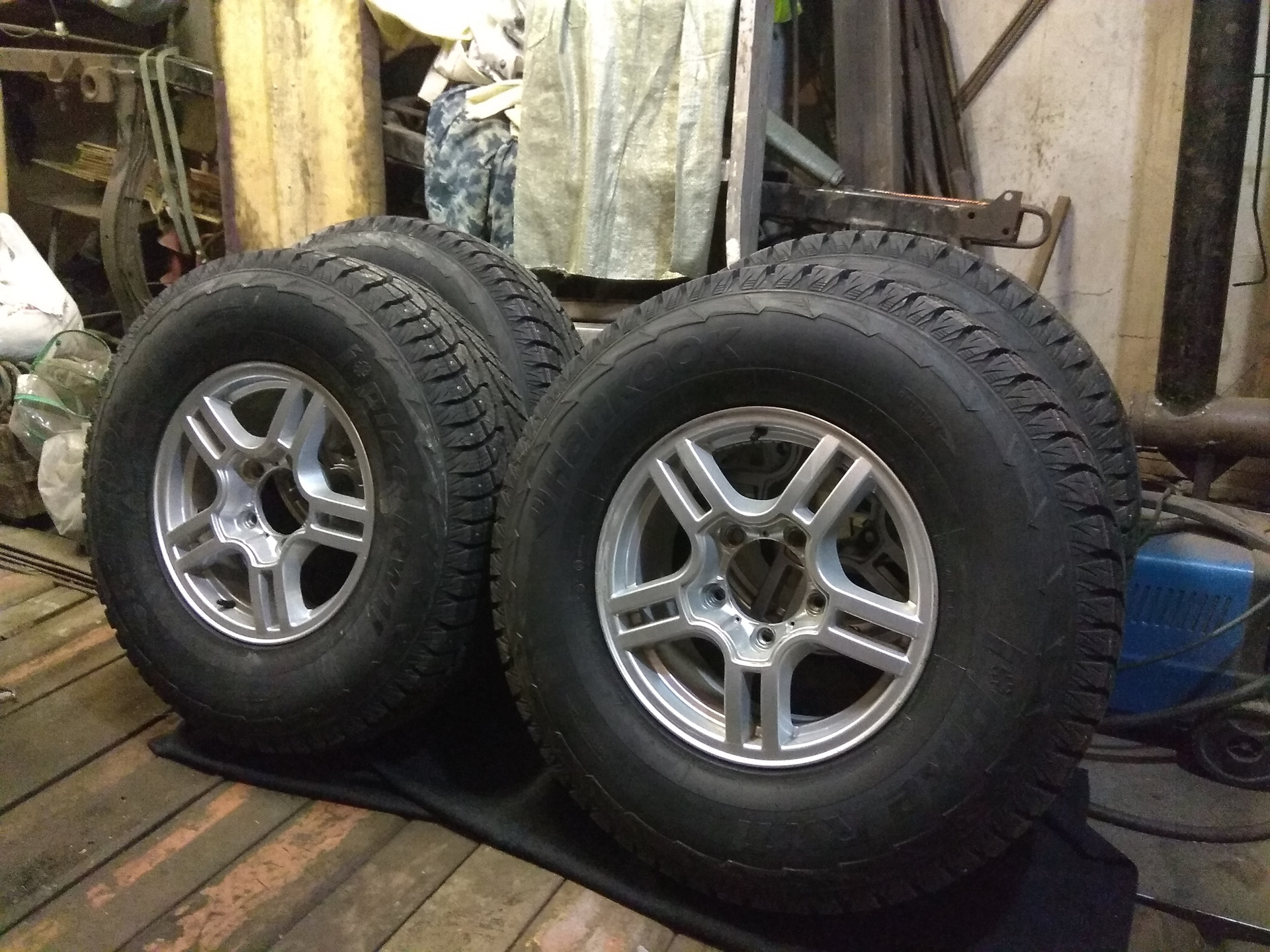 75 r16. Hankook 265/75 r16. 265/75 R16 на ниву. 265/70 R16 Hankook Winter i Pike. Hankook i Pike 235 85 26 УАЗ Хантер.