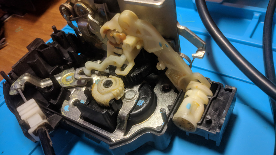 Фото внутренностей замка 3 — KIA Ceed (1G)