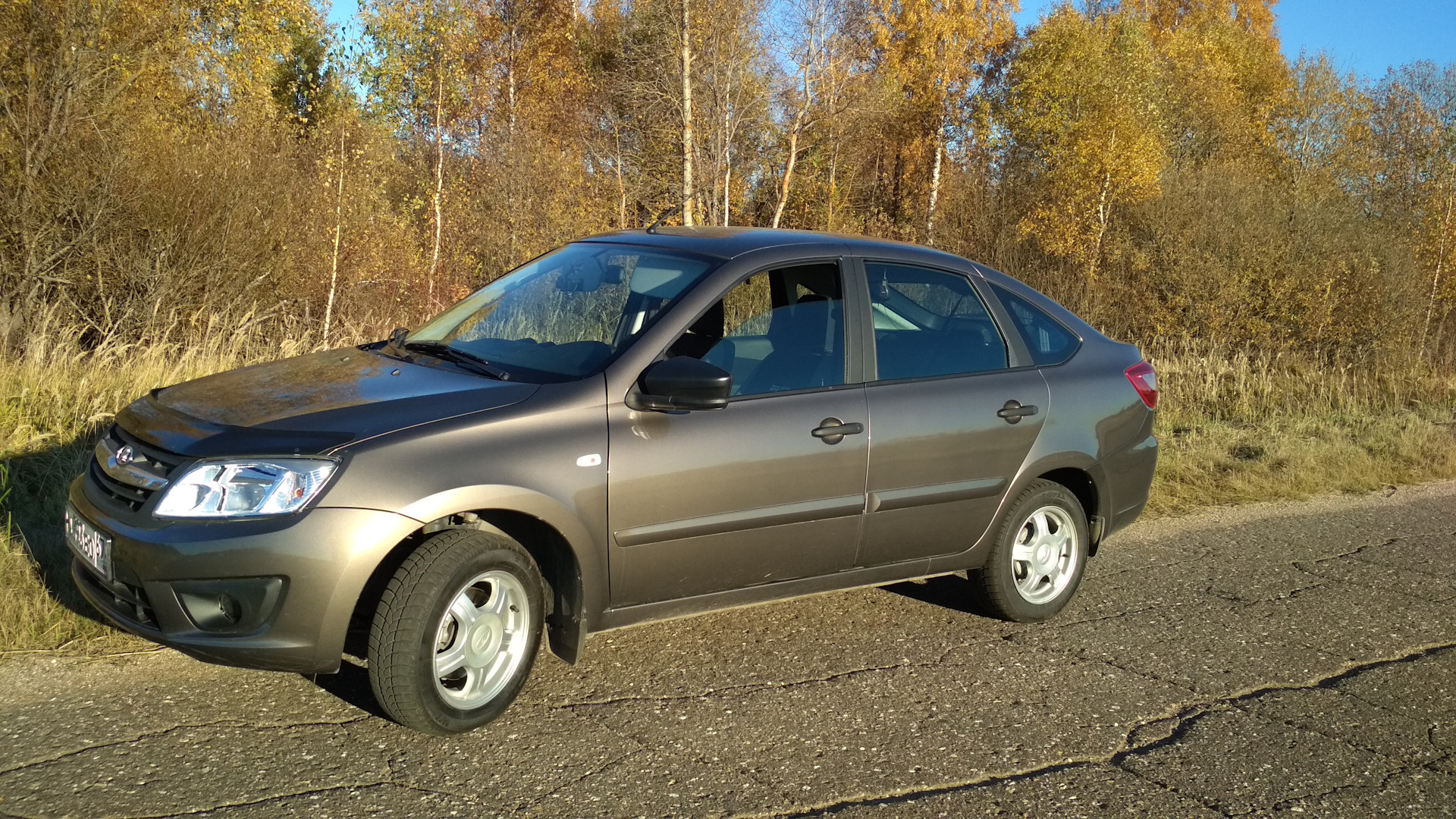 Lada Гранта лифтбек 1.6 бензиновый 2018 | золотисто-коричневый на DRIVE2