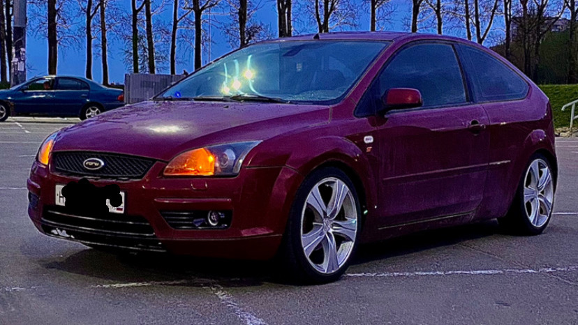 Ford Focus 2005 красный