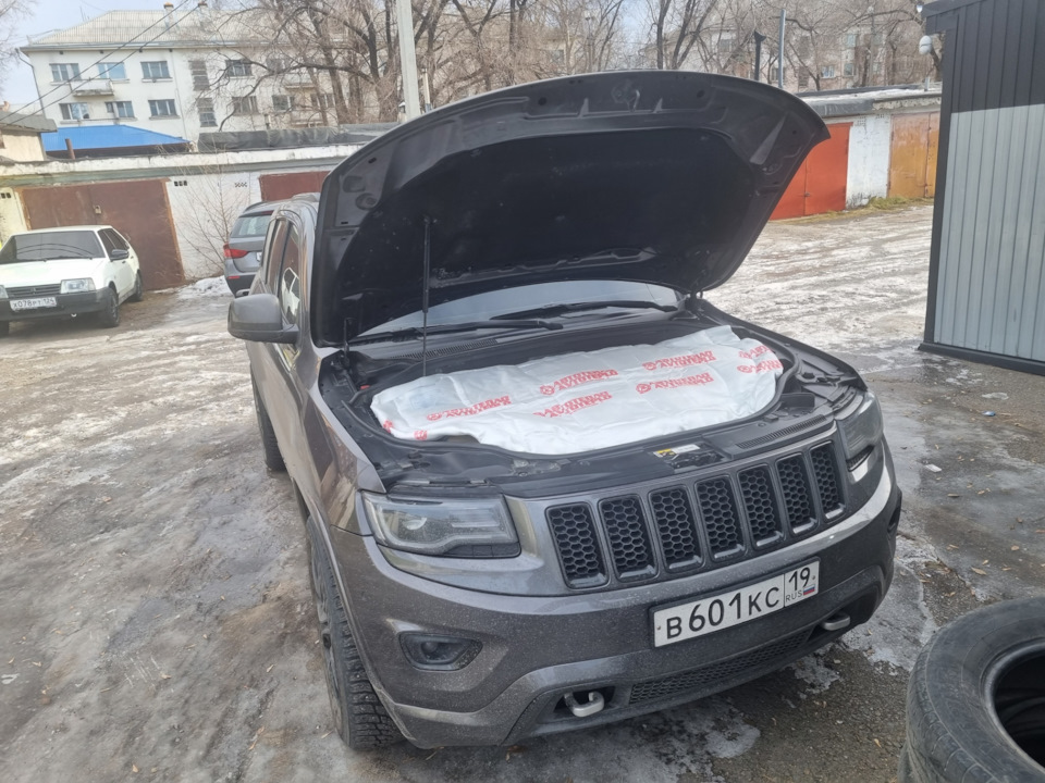 Одеяло под капот🥶🥶🥶 — Jeep Grand Cherokee (WK2), 3 л, 2013 года ...