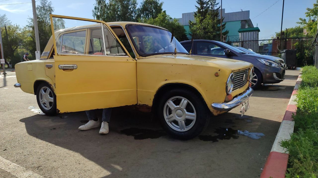 Lada 21013 1.3 бензиновый 1985 | Светло-желтая молния на DRIVE2