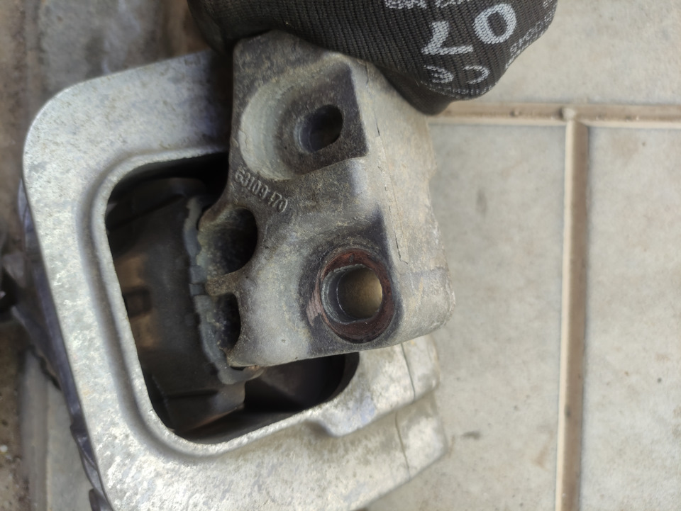 Замена подушек мотора и коробки. — Skoda Octavia A7 Mk3, 1,8 л, 2013 ...