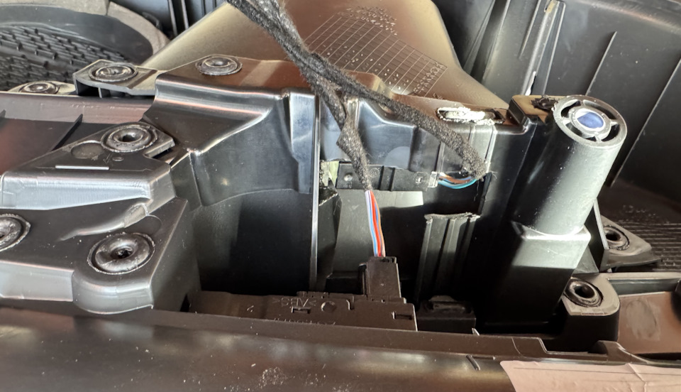 Connectors into window switch and led light — Volkswagen Polo Hatchback Mk6