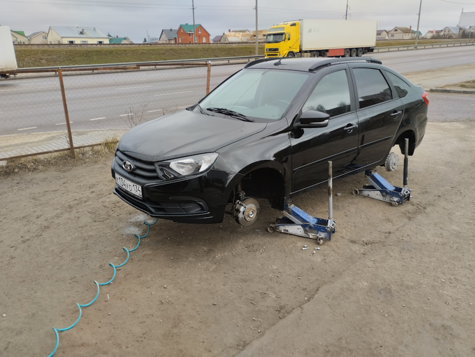 Переобулся и поставил бокс на крышу. — Lada Гранта Лифтбек (2-е ...