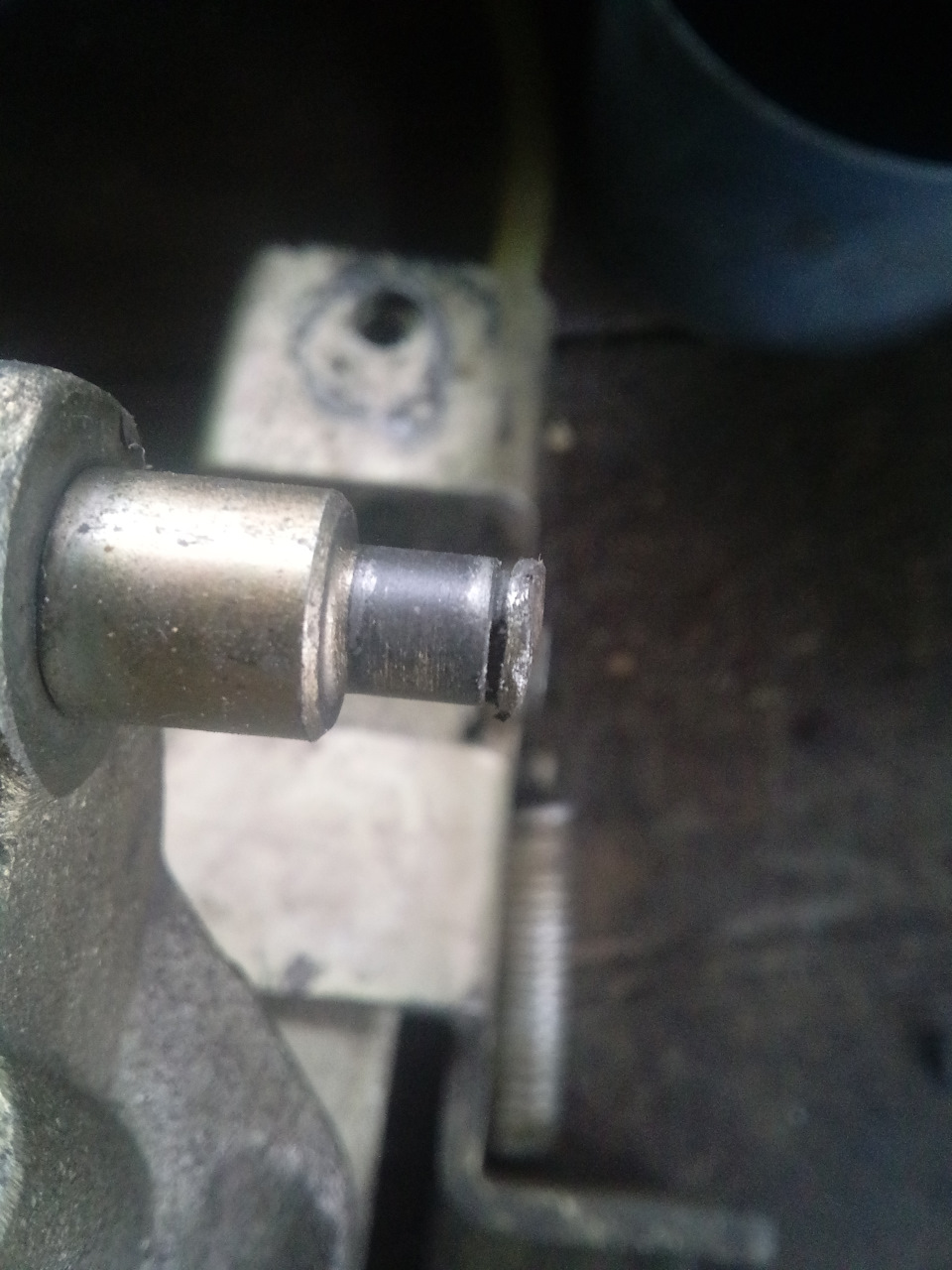 Из-за криворукости чуть помял штифт в месте фиксации шпонки( напильник исправил ) — Lada 2120 Надежда
