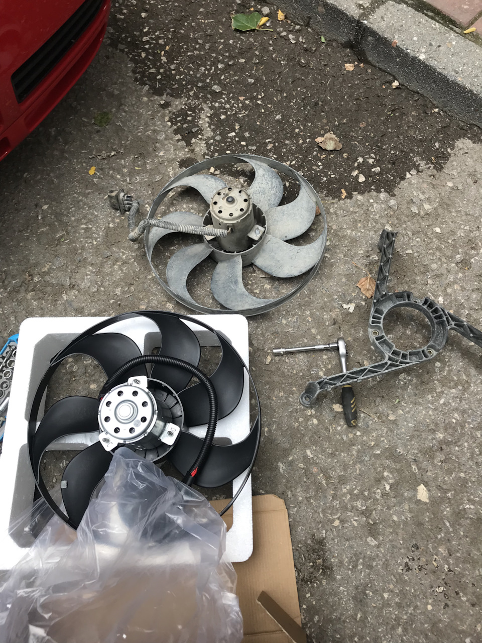 Замена основного вентилятора охлаждения . — Volkswagen Golf Mk4, 1,4 л ...