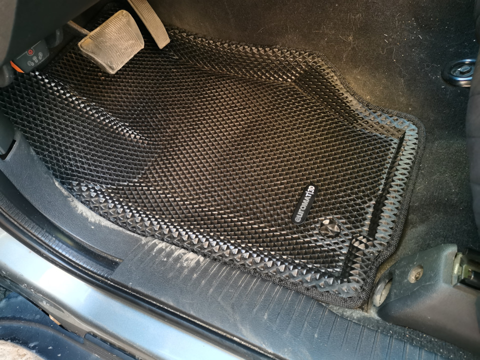 Водительский на месте — Jeep Grand Cherokee (WK)