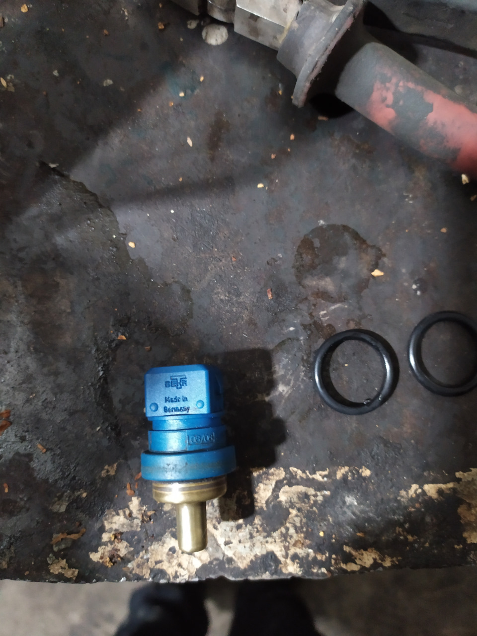 Замена резинового уплотнителя на датчике температуры охлаждающей ...