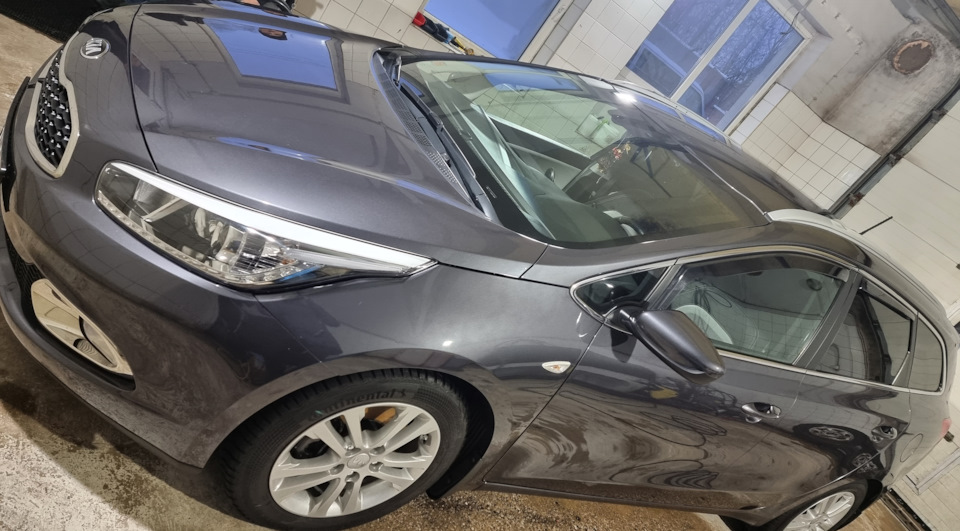 Перед зимой нанёс жидкое стекло и антидождь. — KIA Ceed SW (2G), 1,6 л ...