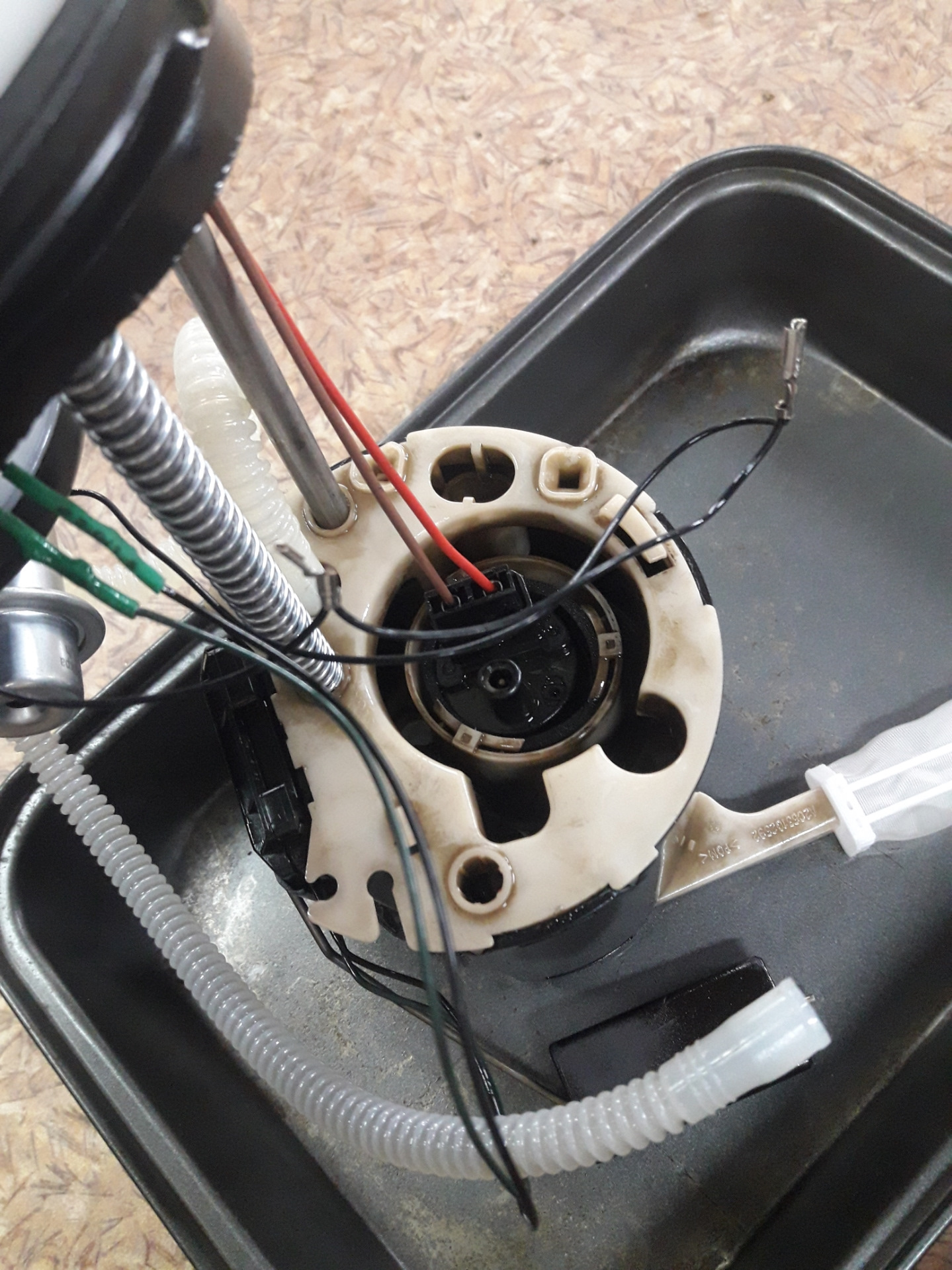 Лючок бензонасоса форд фокус 1. Бензонасос messmer москвич f3r. Замена бензонасоса рено лагуна 1. Топливный насос мазда 626. Бензонасос к4м.