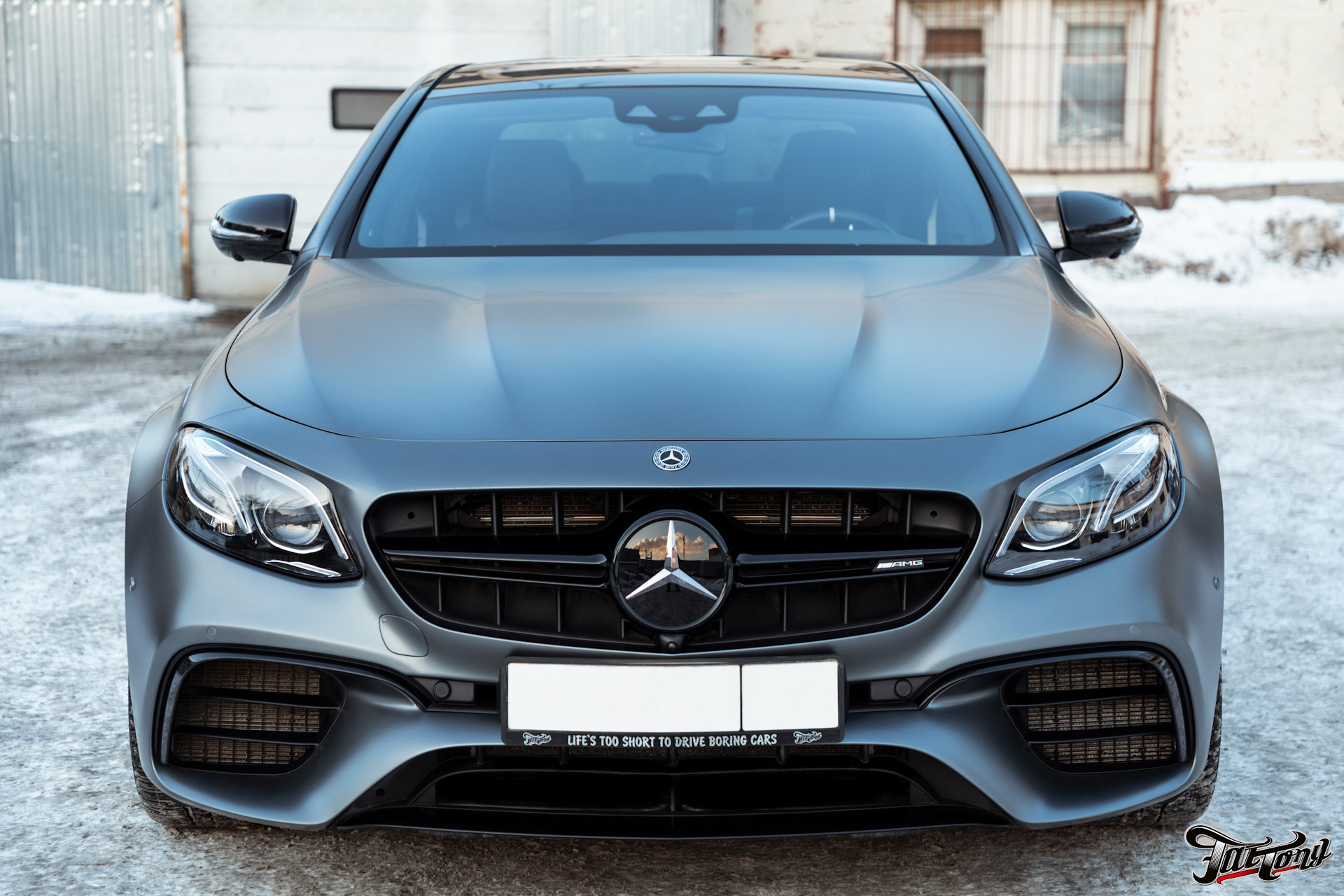 Mercedes e63 серый матовый